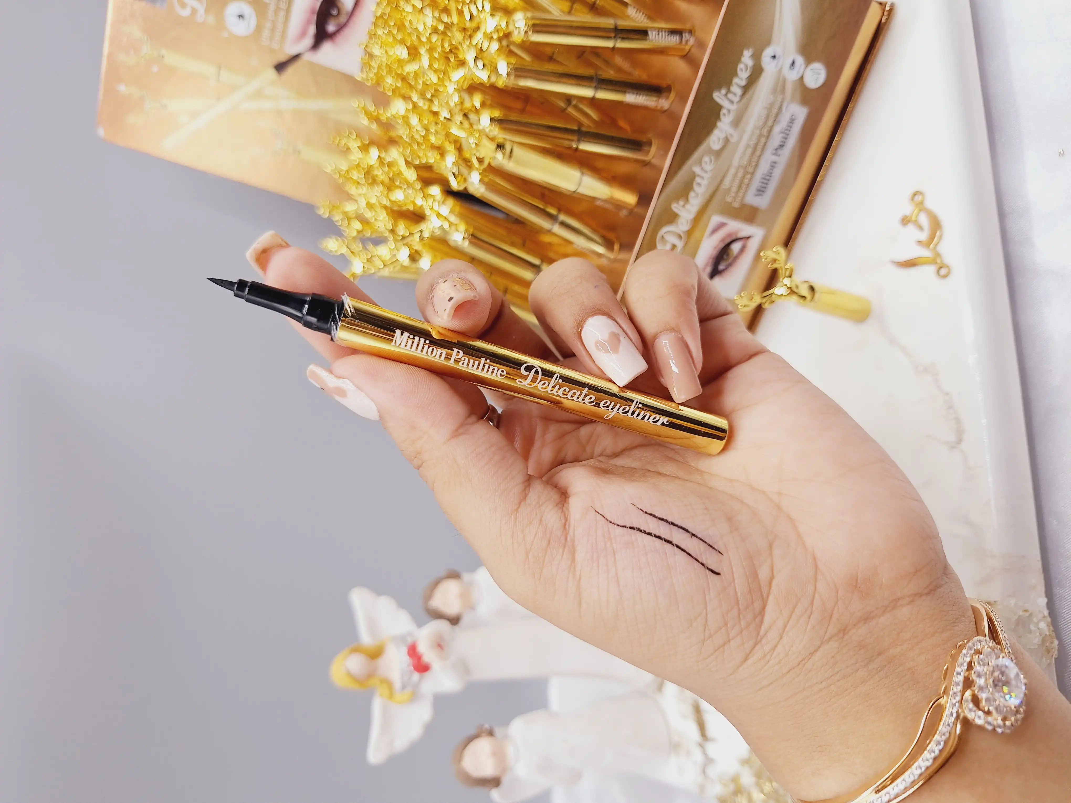 خط چشم ماژیکی ضدآب طرح گوزن برند Million Pauline کد m22-60