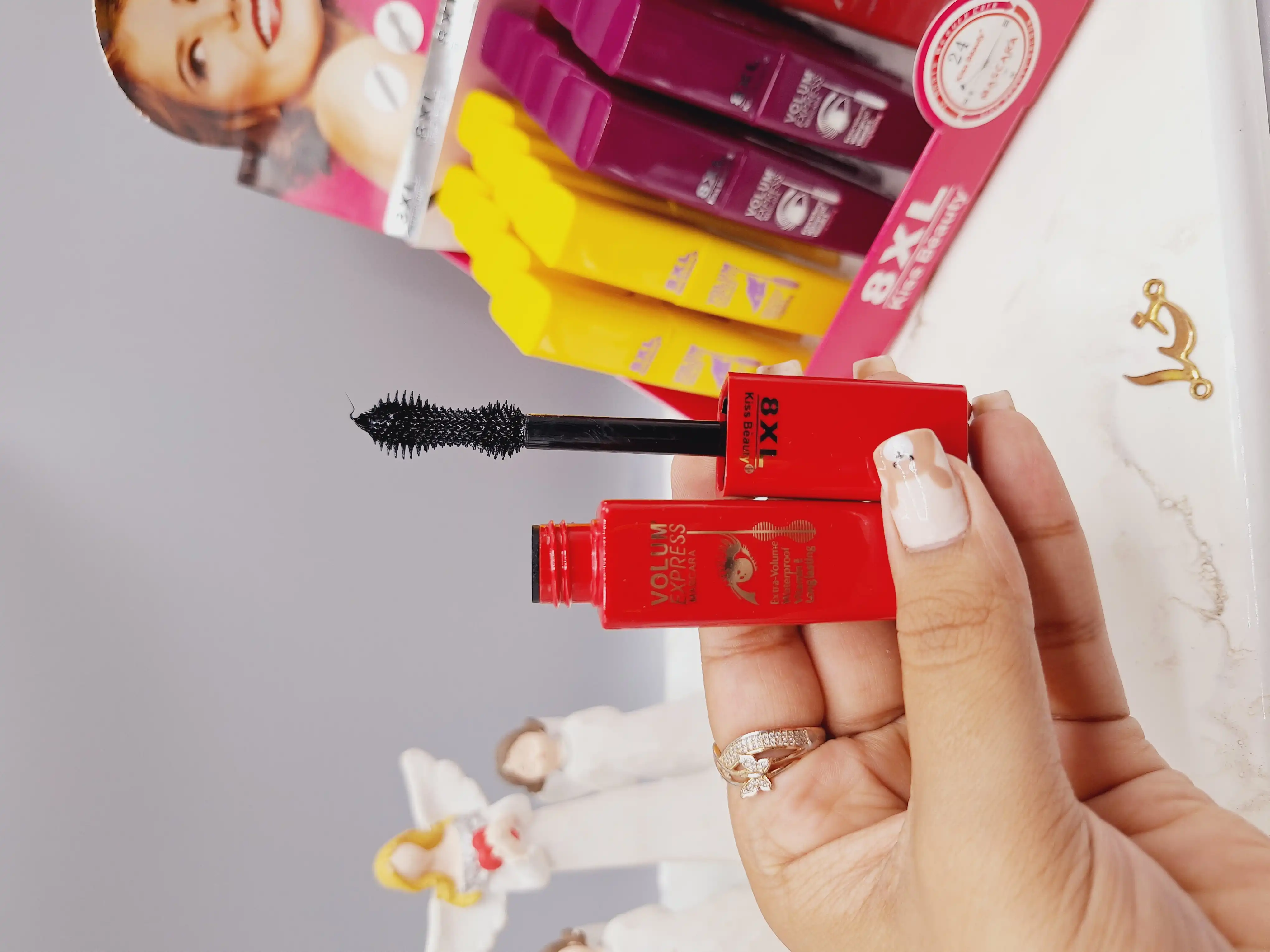 ریمل 8xl برند کیس بیوتی بسیار عالی و حجم دهنده و خورده مژه دار