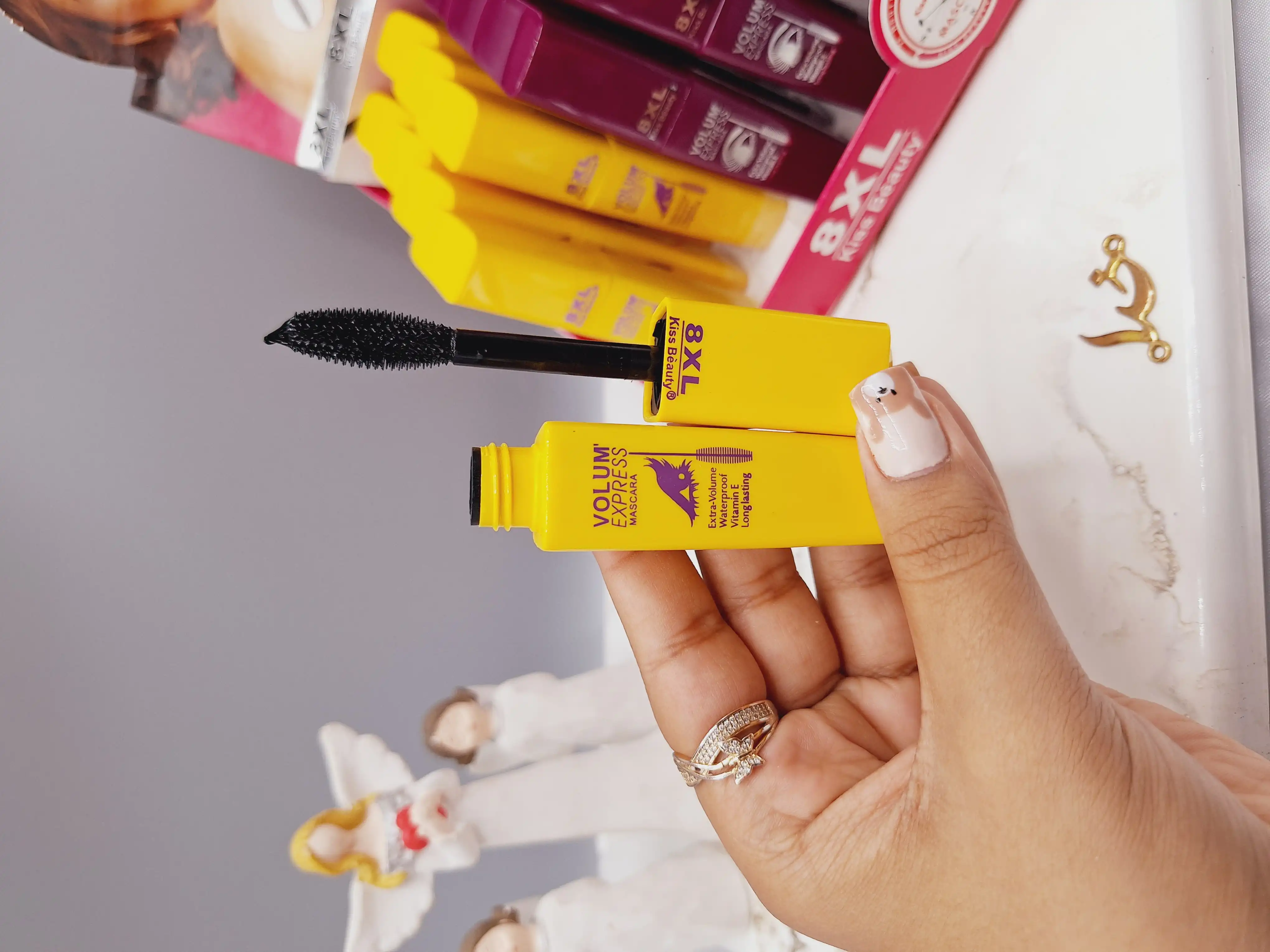 ریمل 8xl برند کیس بیوتی بسیار عالی و حجم دهنده و خورده مژه دار