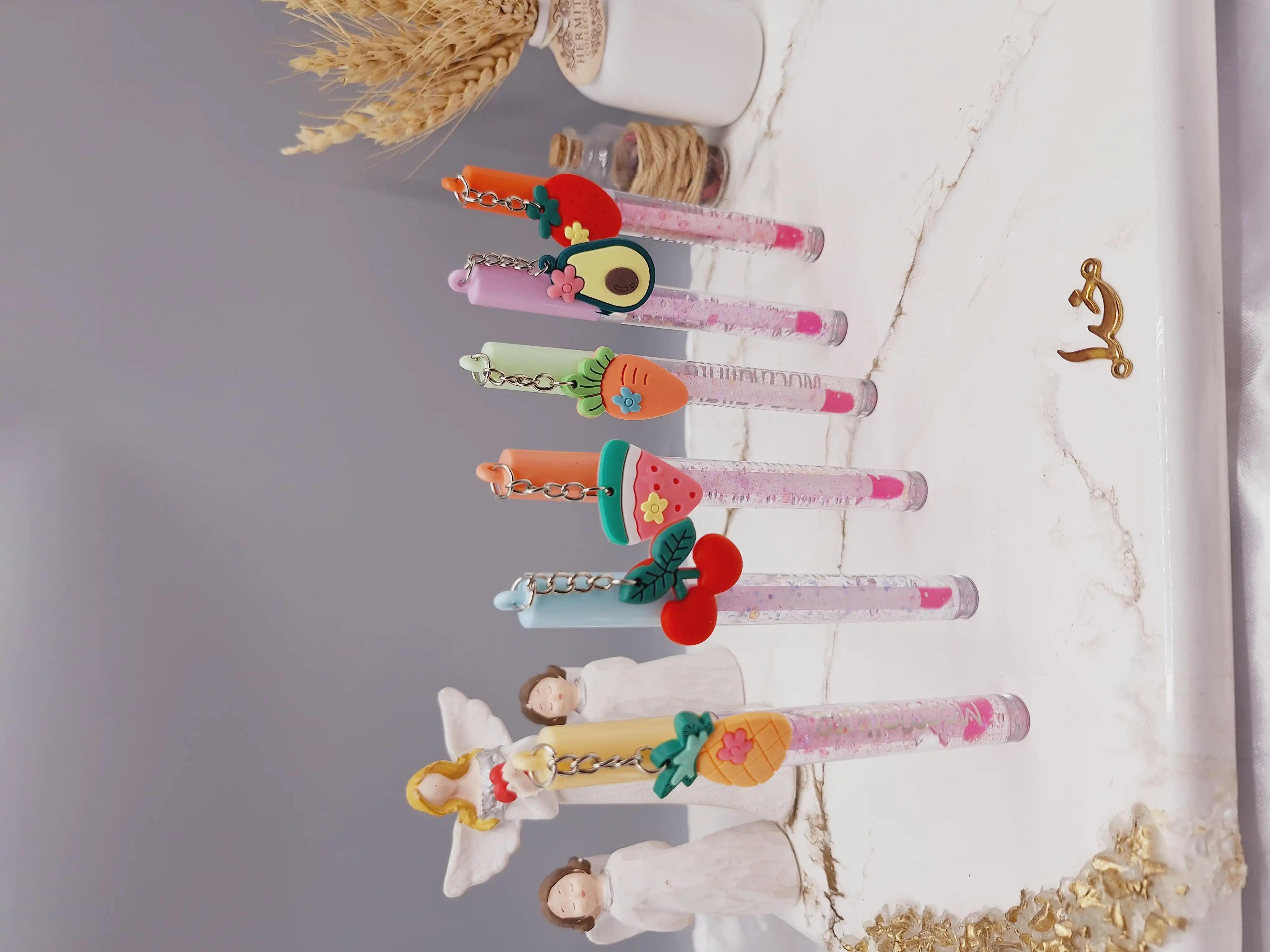 لیپ گلاس گلیتر دار طرح آویز میوه ای برند موکالره