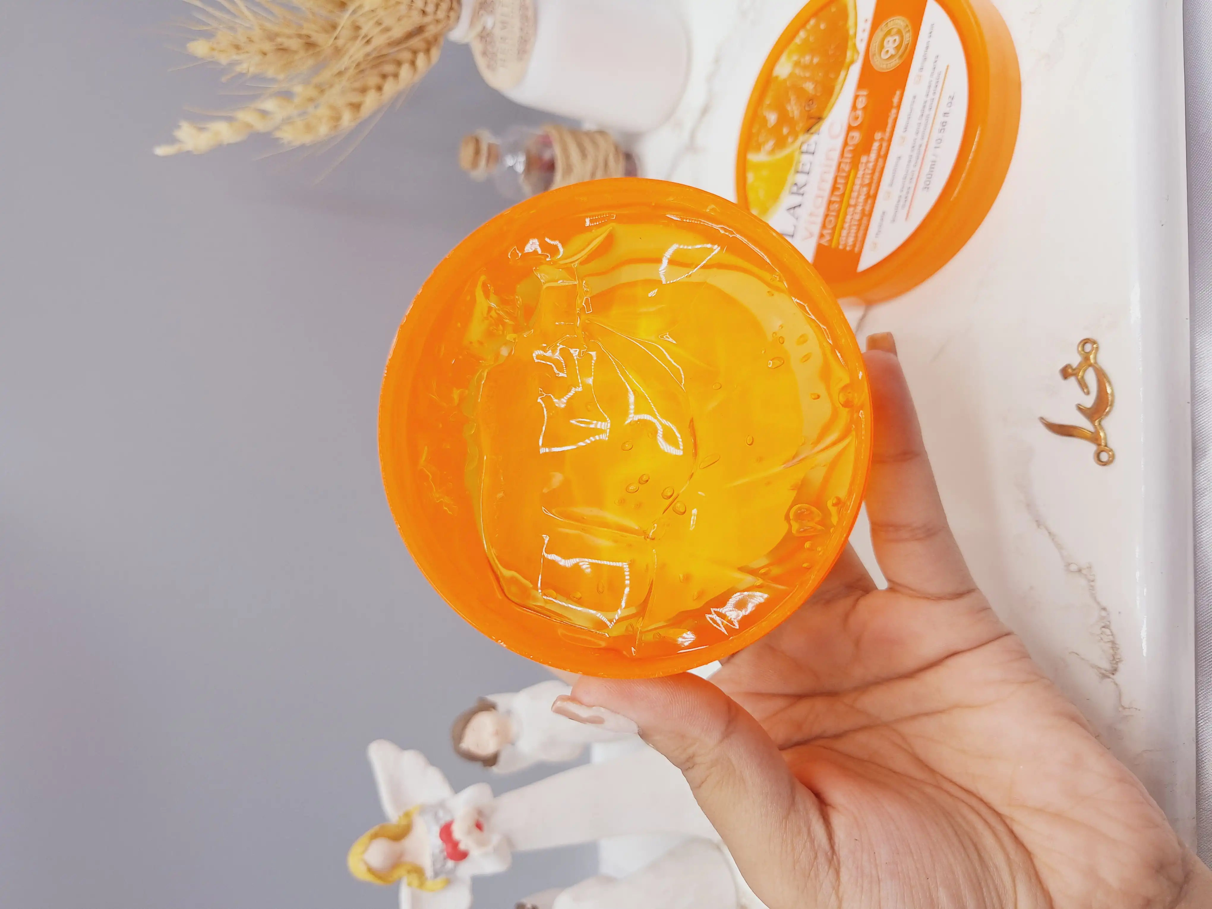 ژل آبرسان  و مرطوب کننده قوی و لیفتینگ ویتامین سی برند LAREEN کد F_018