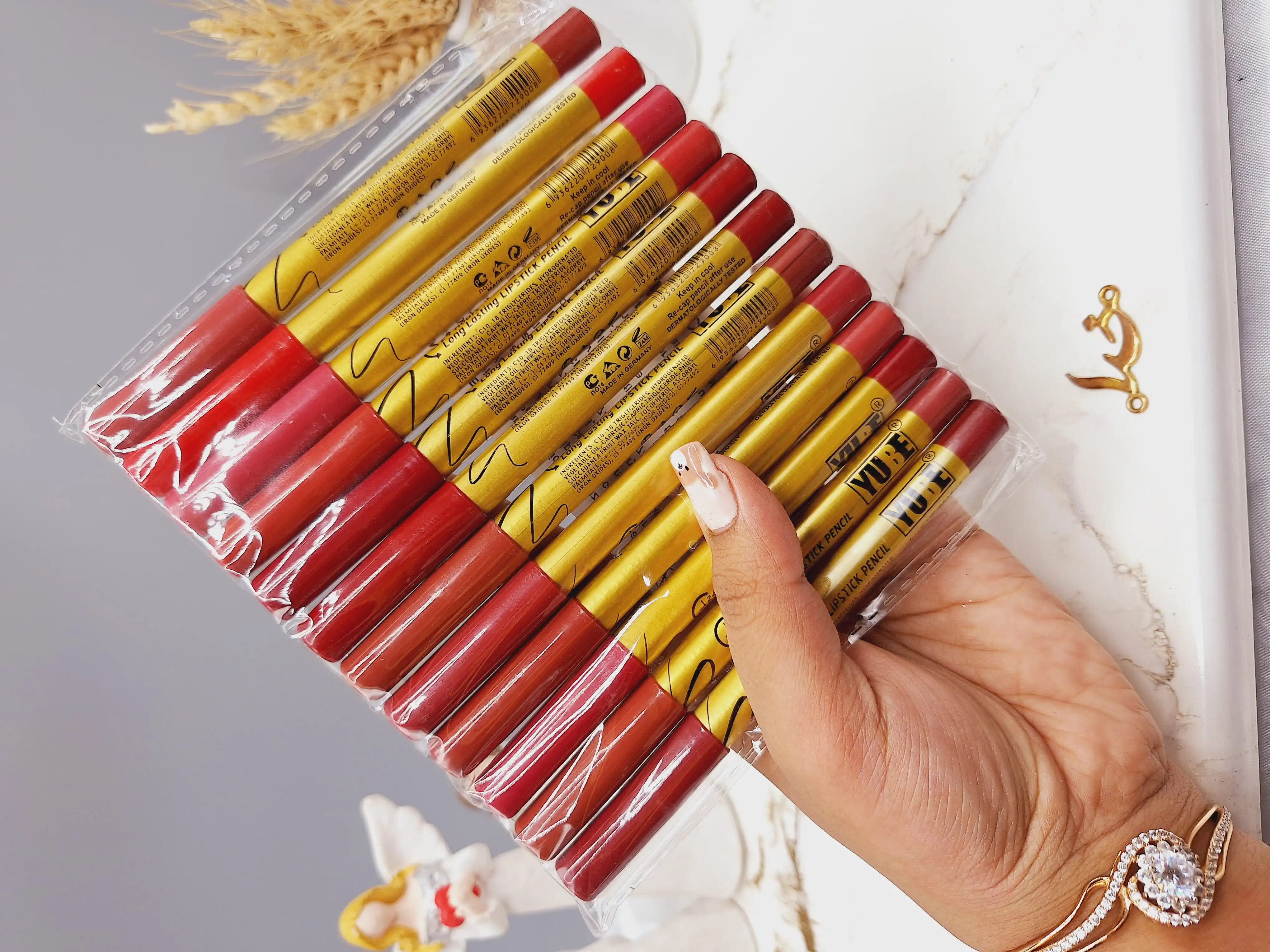 پک 12 تایی رژ مدادی برند YUBE پوکه طلایی کد A