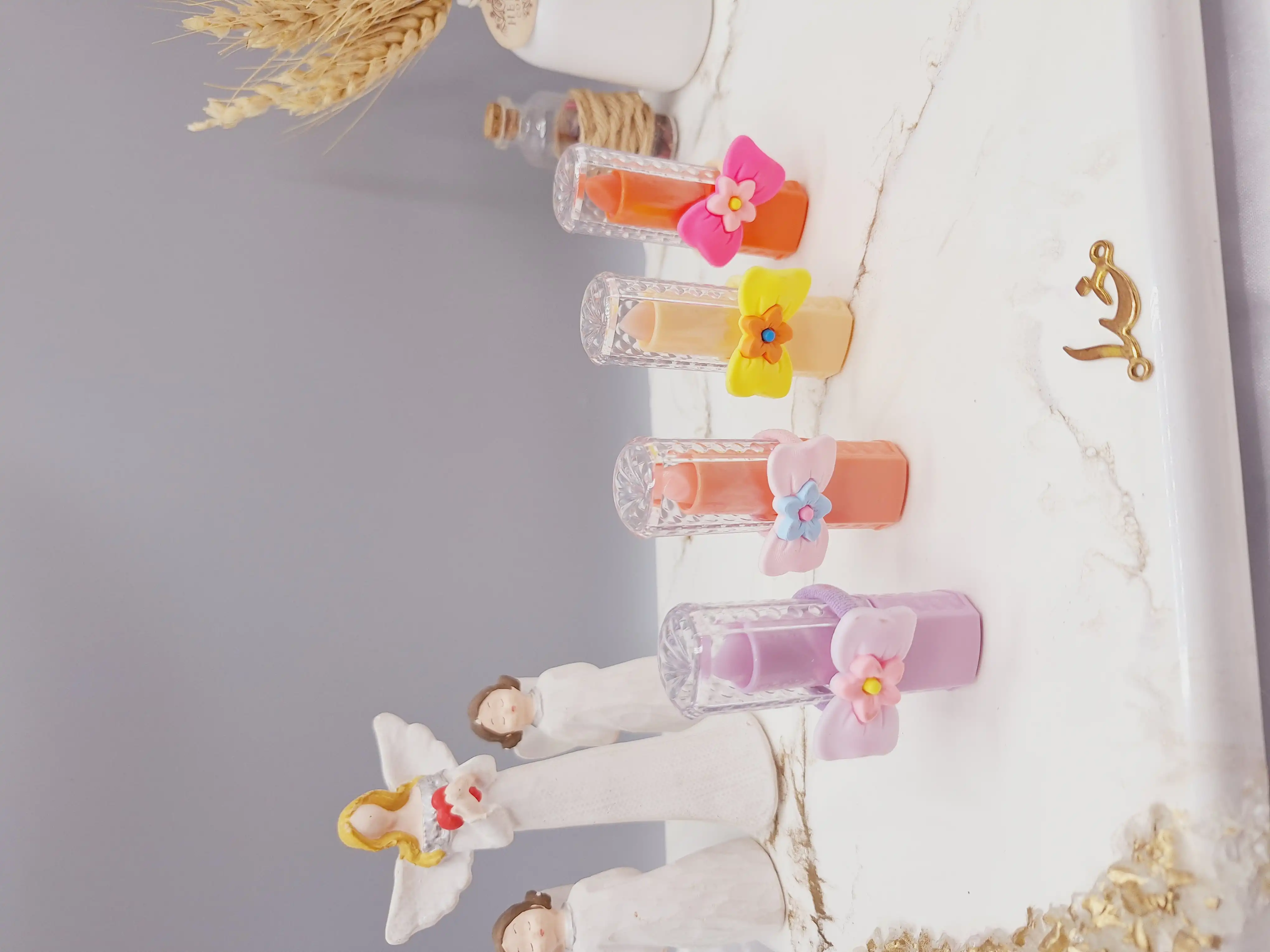 بالم لب رنگی طرح کش مو گل دار برند  ‏HUDA MATTE ME‏ کدHM_2011