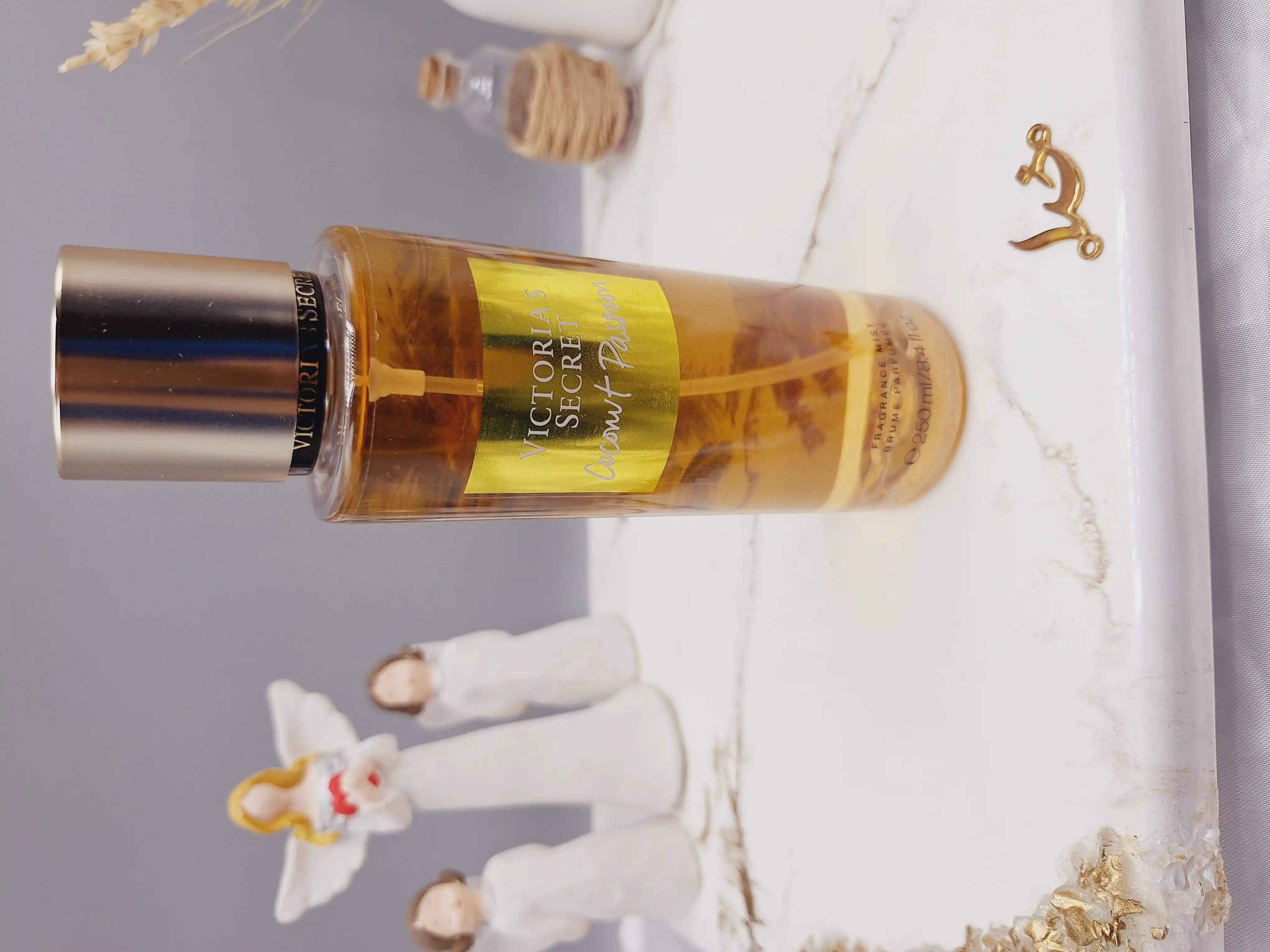 بادی اسپلش 250 ml ویکتوریا سکرت مدل Coconut Passion Shimmer اورجینال