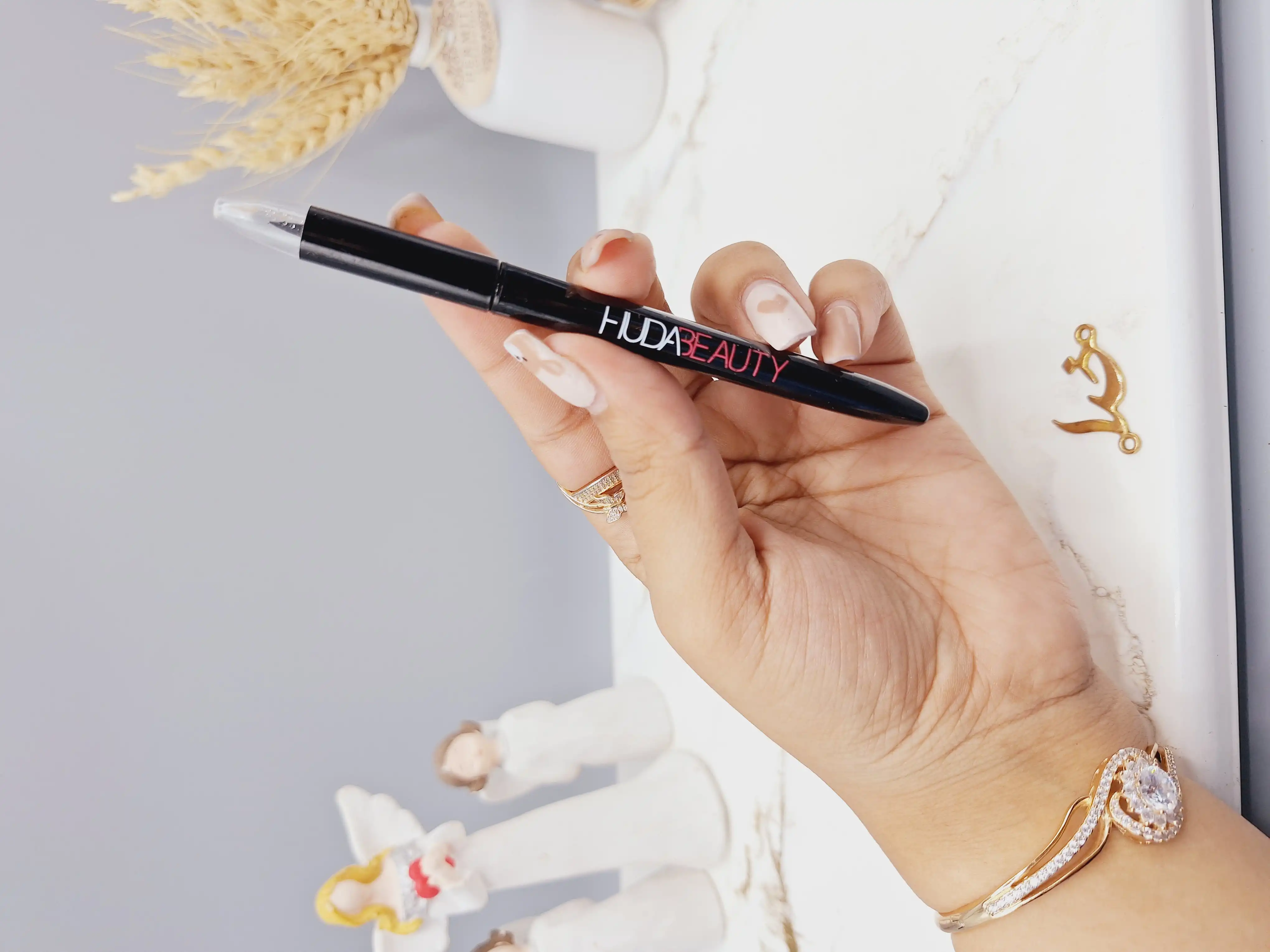 خط چشم ماژیکی مشکی برند هدا بیوتی کد 8352