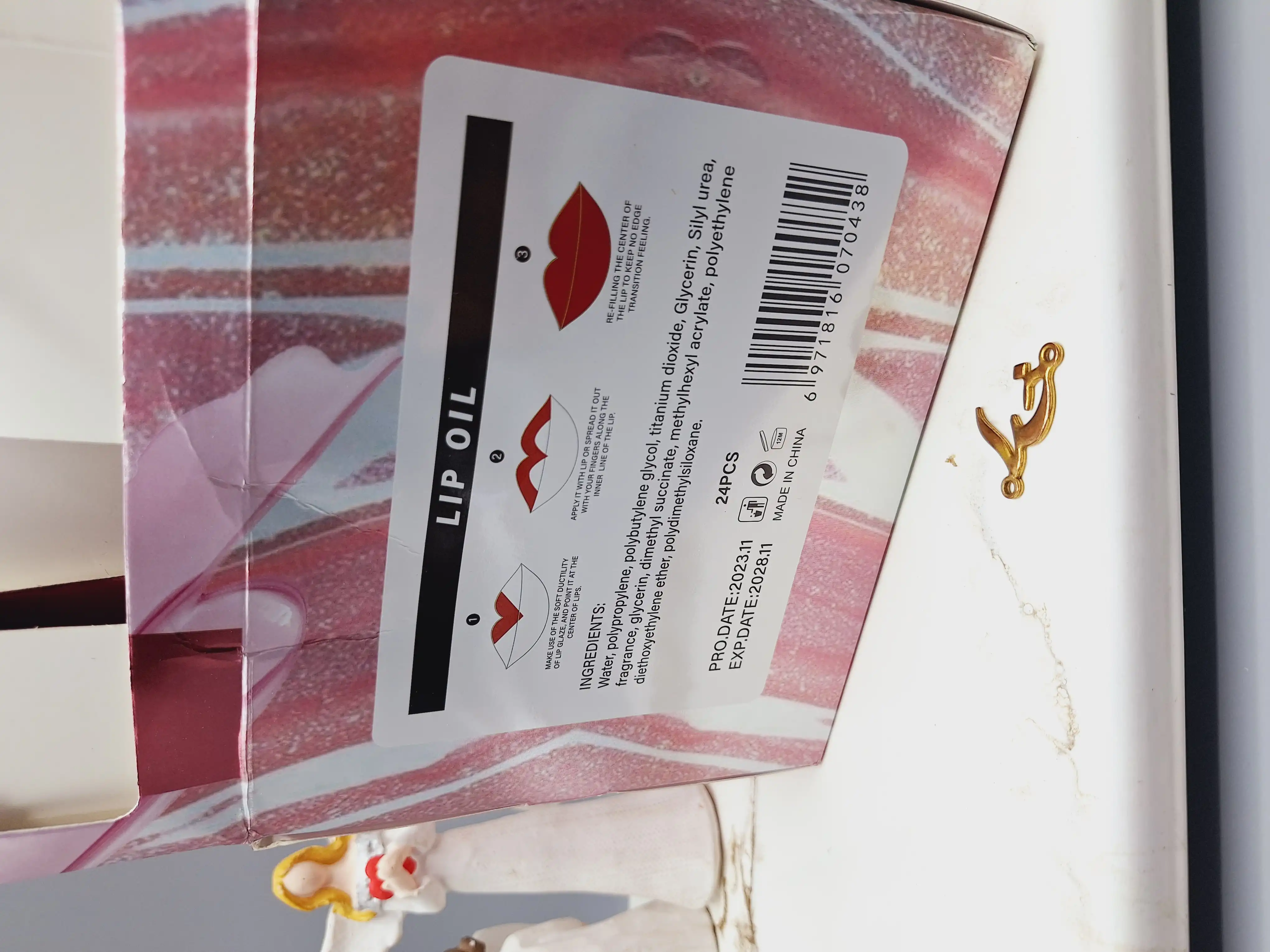 لیپ گلاس گلیتری طرح پیچک سر الماسی برند VICTORY STORY کد 1227