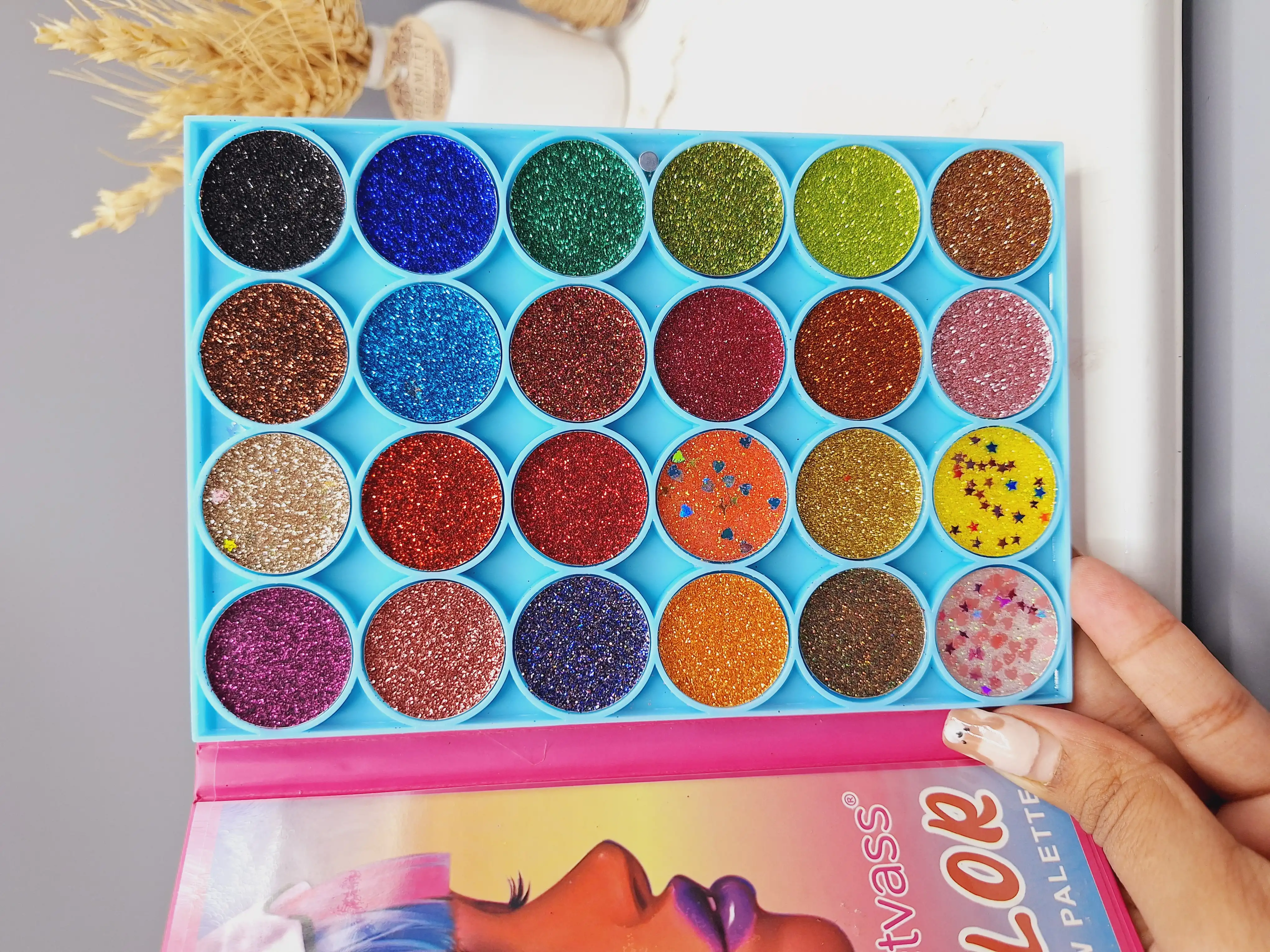 پالت گلیتر چشم و لب طرح دختر پوشش شاین و اکلیلی ریز کد 2325