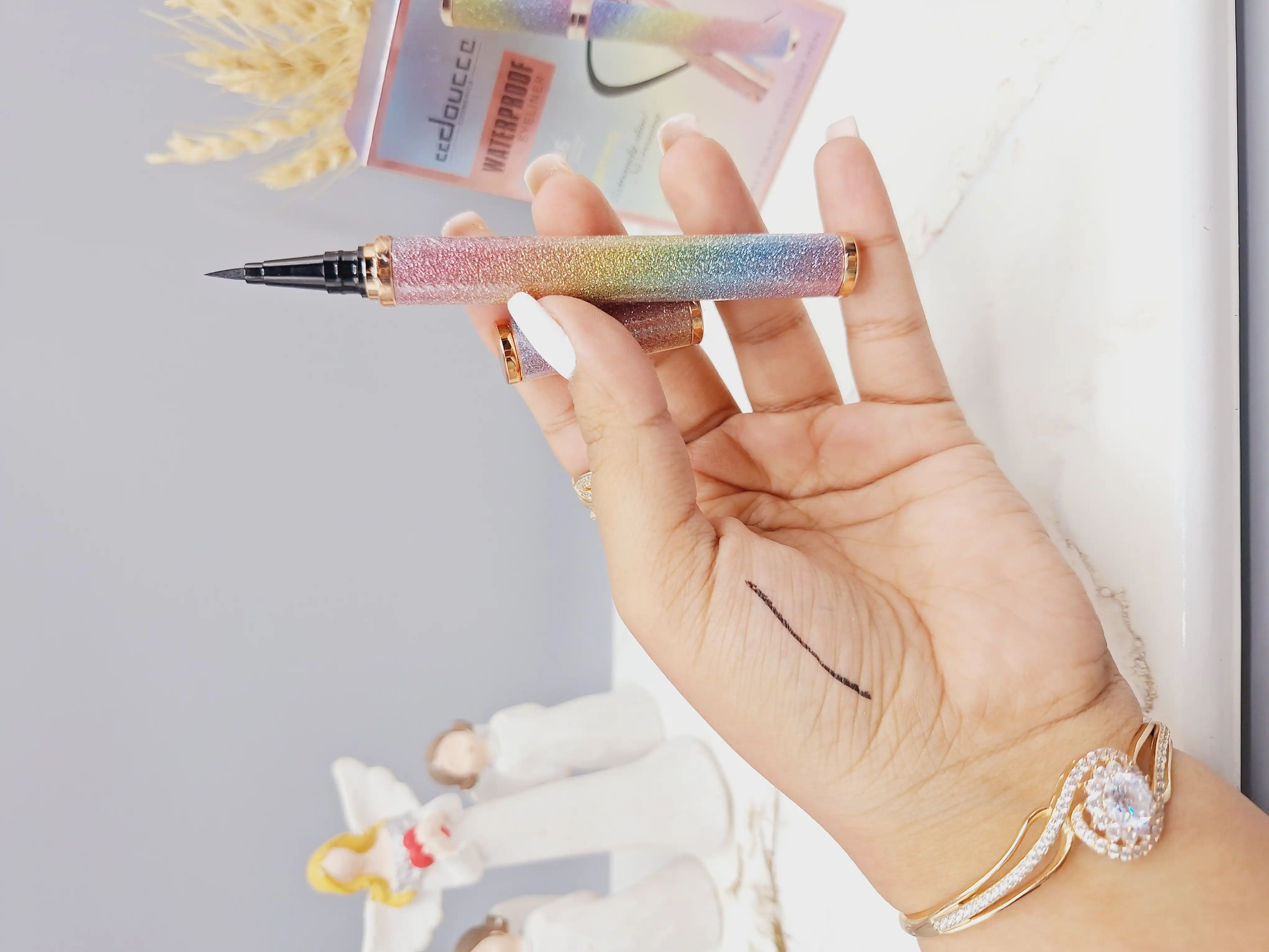 خط چشم ماژیکی مشکی بدنه گلیتری برند دوسه ضد آب با ماندگاری بالا کد ED200