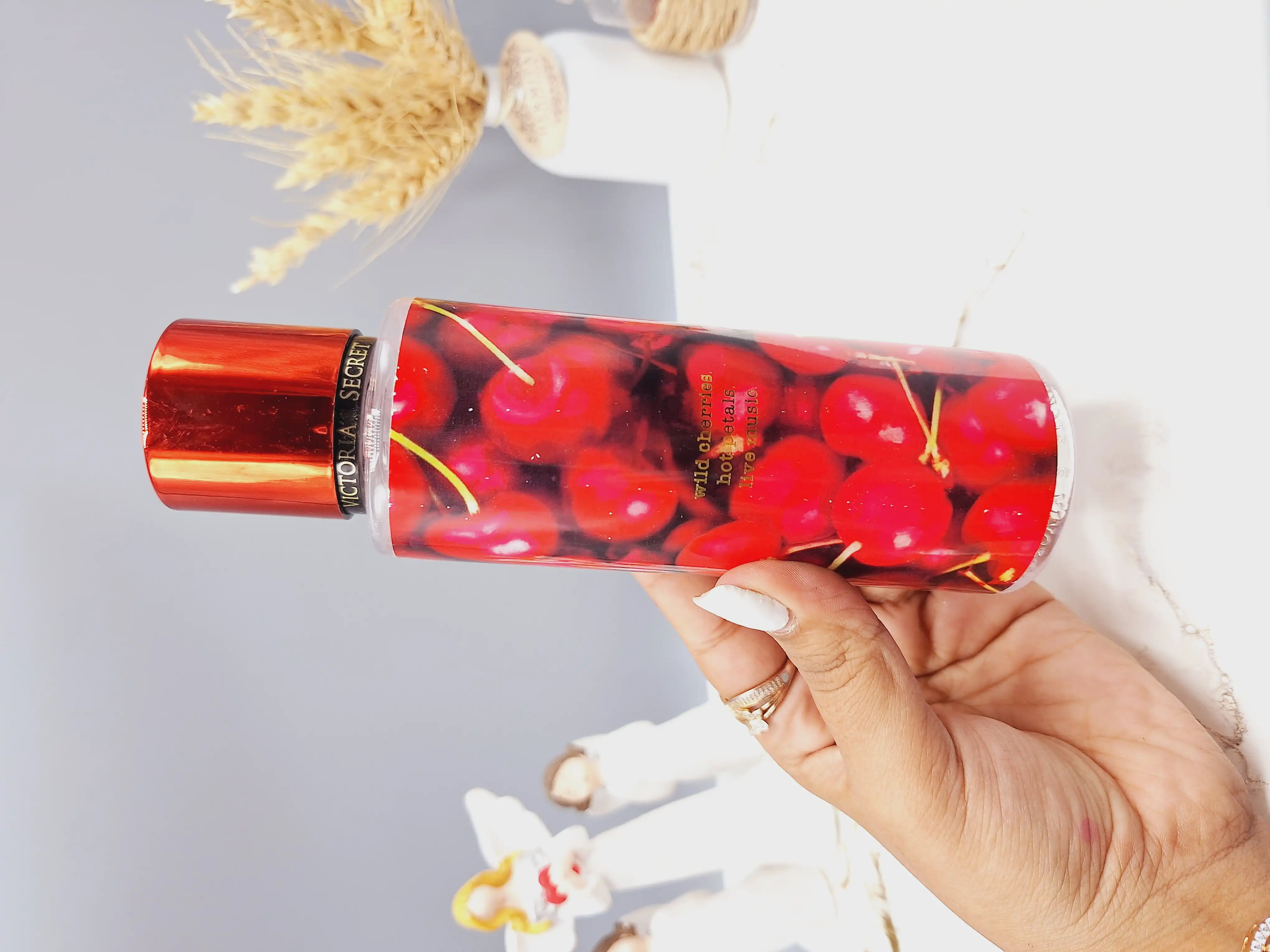 بادی اسپلش 250 ml شاین دار ویکتوریا سکرت مدل Cherry Pop اورجینال