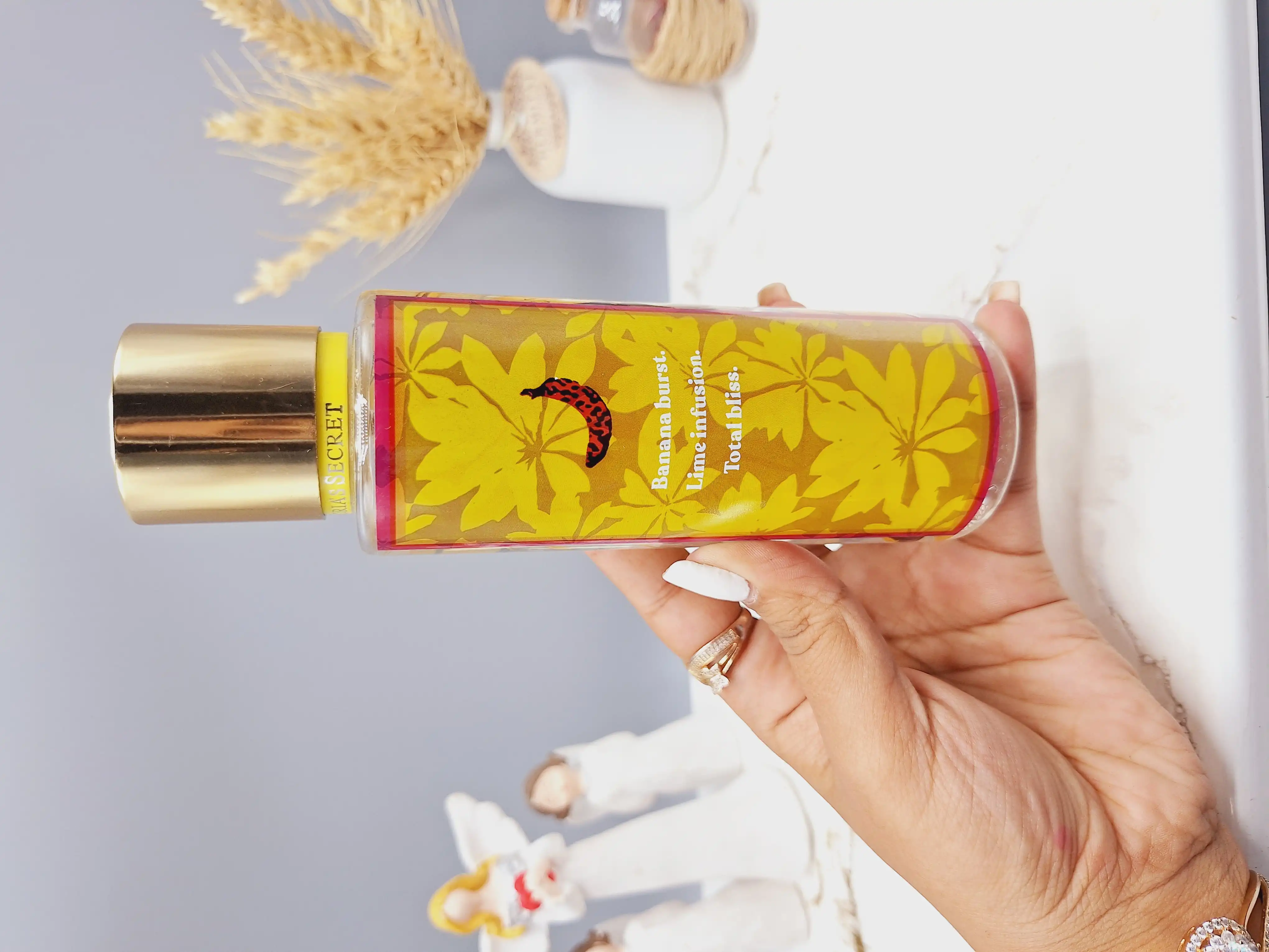 بادی اسپلش 250 ml شاین دار ویکتوریا سکرت مدل BANANA TWIST اورجینال