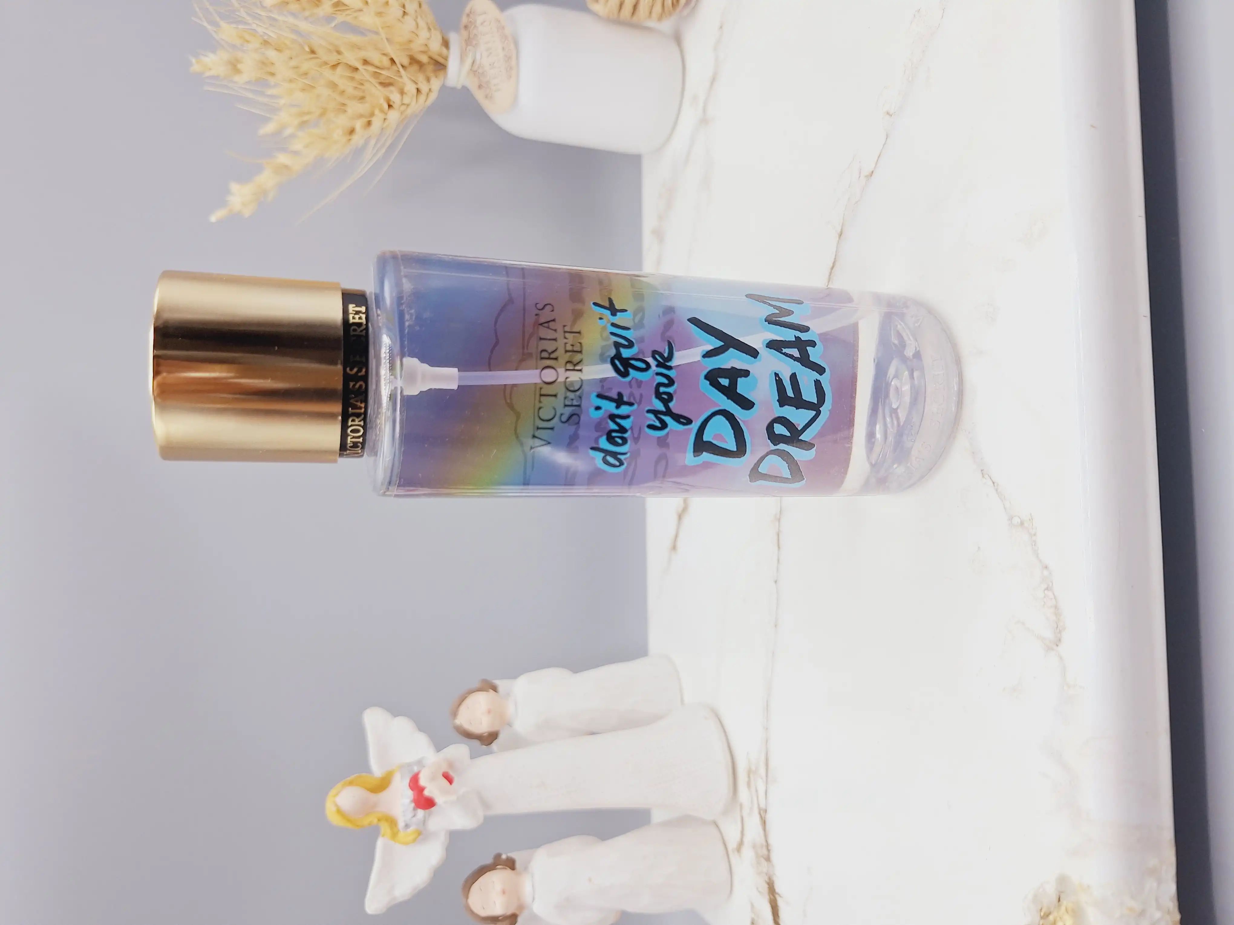 بادی اسپلش 250 ml شاین دار ویکتوریا سکرت مدل DAY DREAM اورجینال