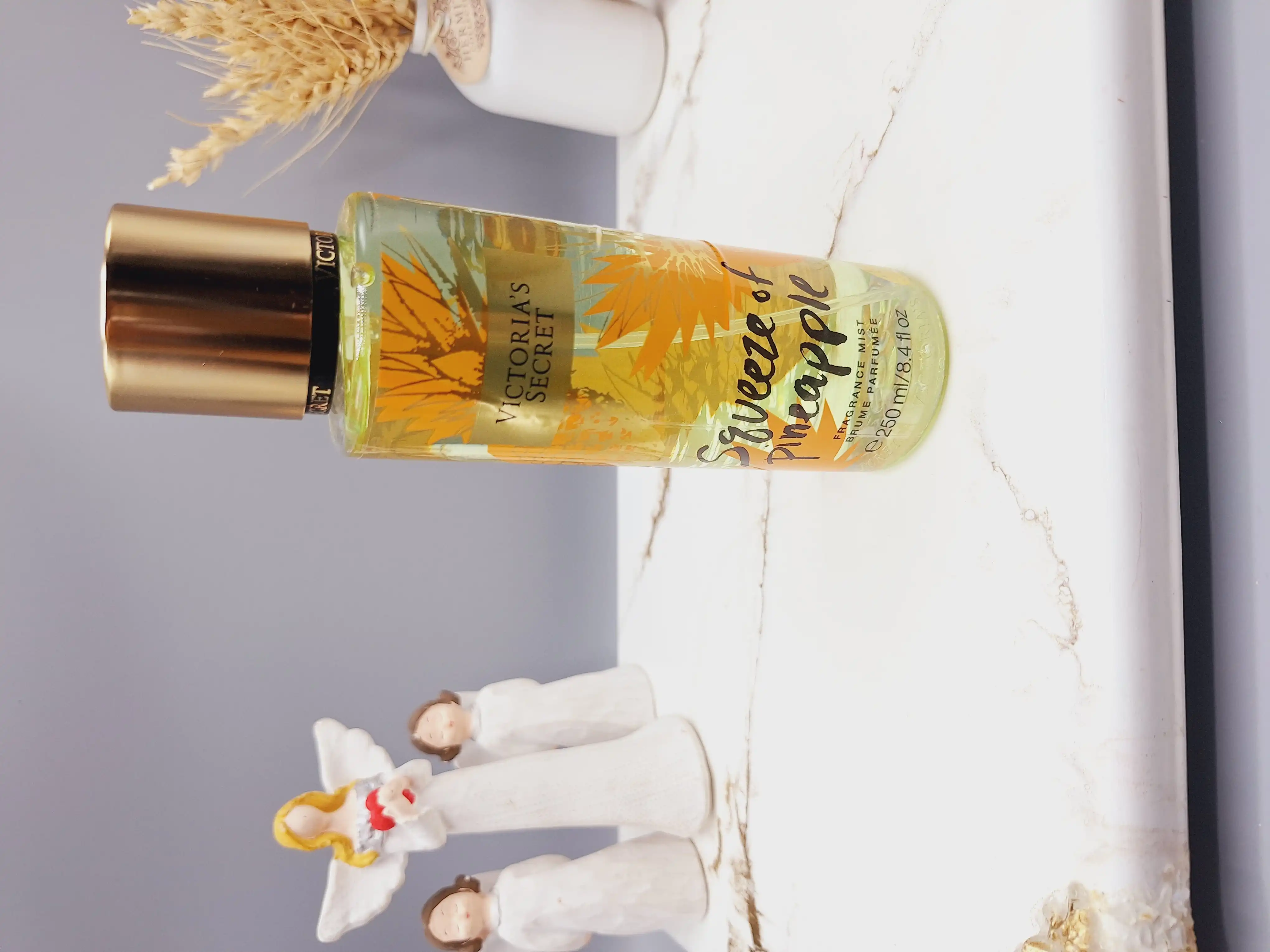 بادی اسپلش 250 ml شاین دار ویکتوریا سکرت مدل Squeeze of pineapple اورجینال