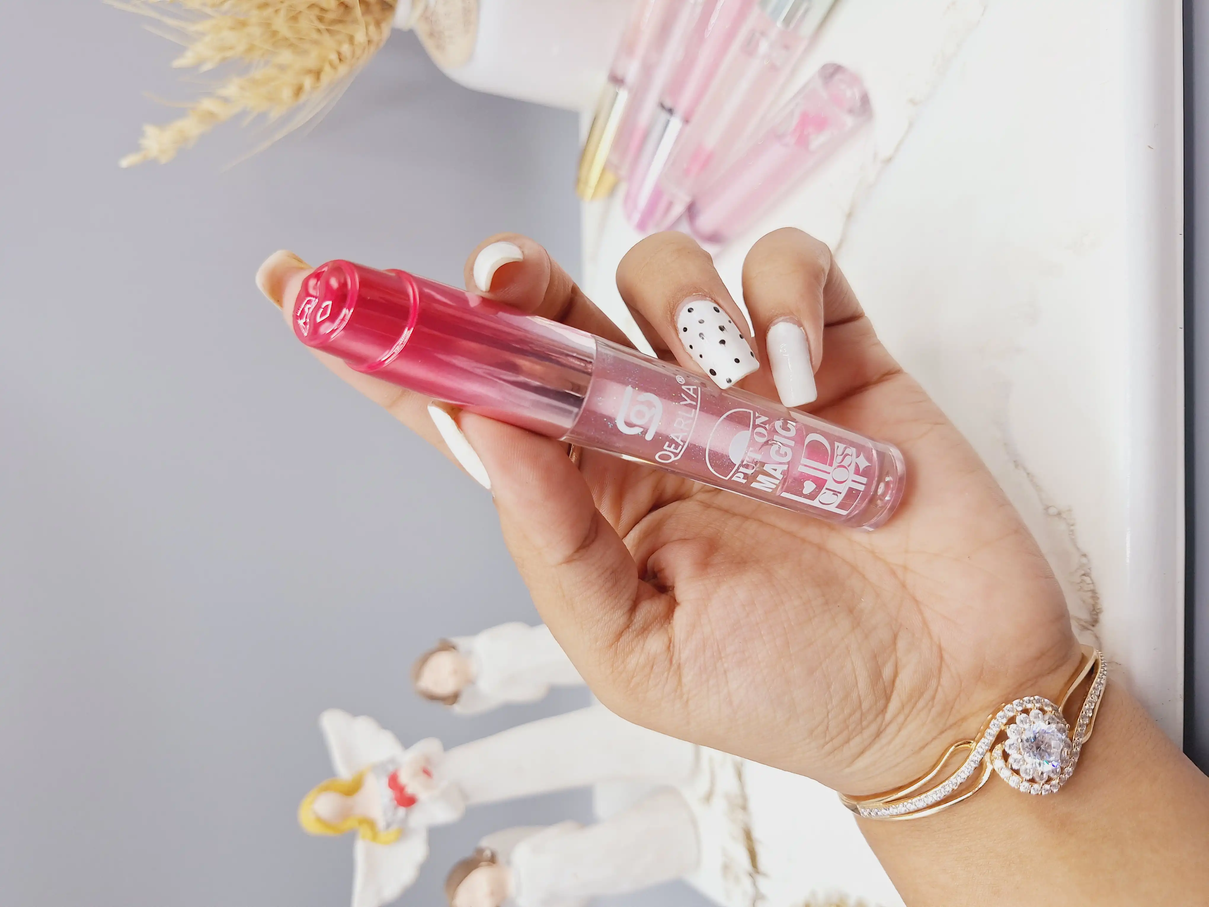 لیپ گلاس طرح لب رنگی QEARLYA کد 7171