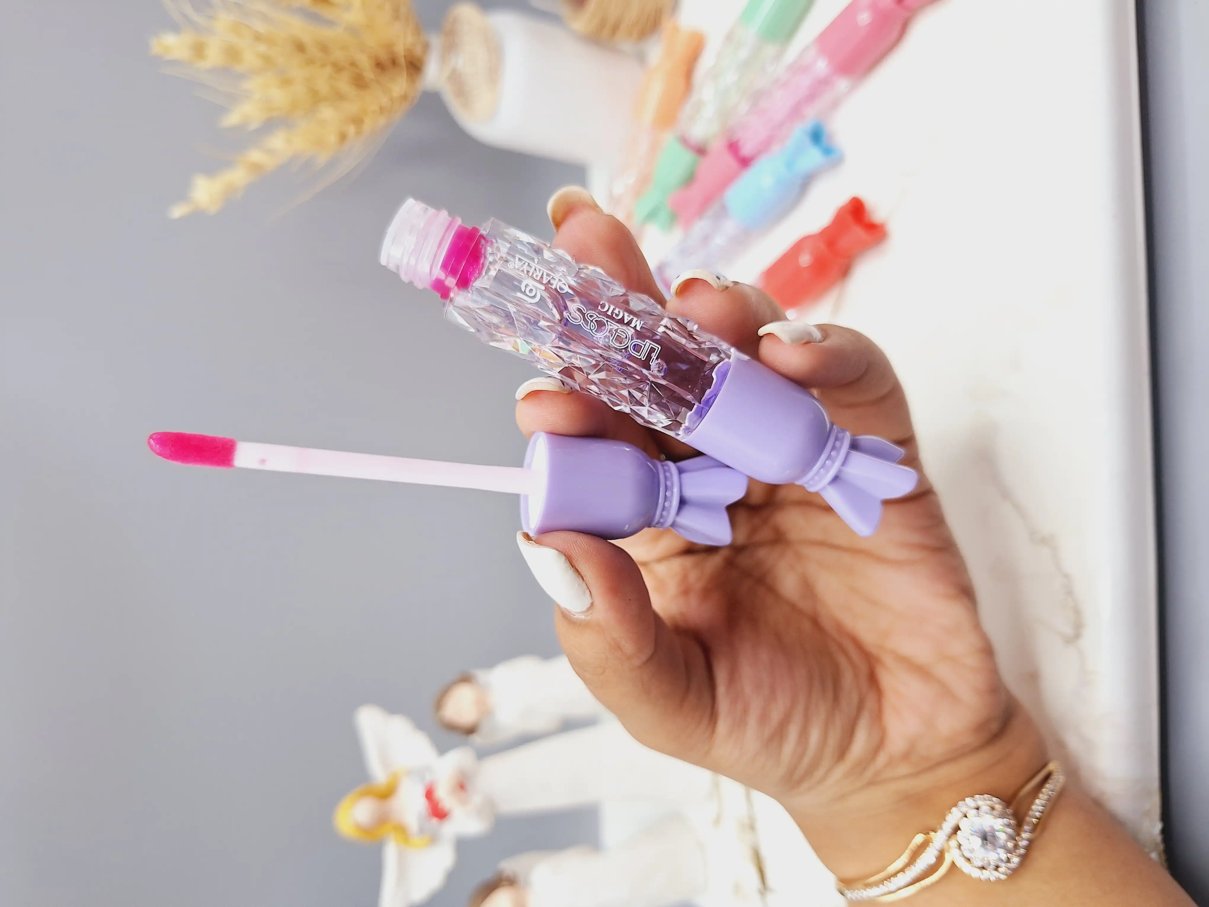 لیپ گلاس فوق العاده زیبا طرح هویج پیچی برند QEARLYA کد NO:QE7182-A