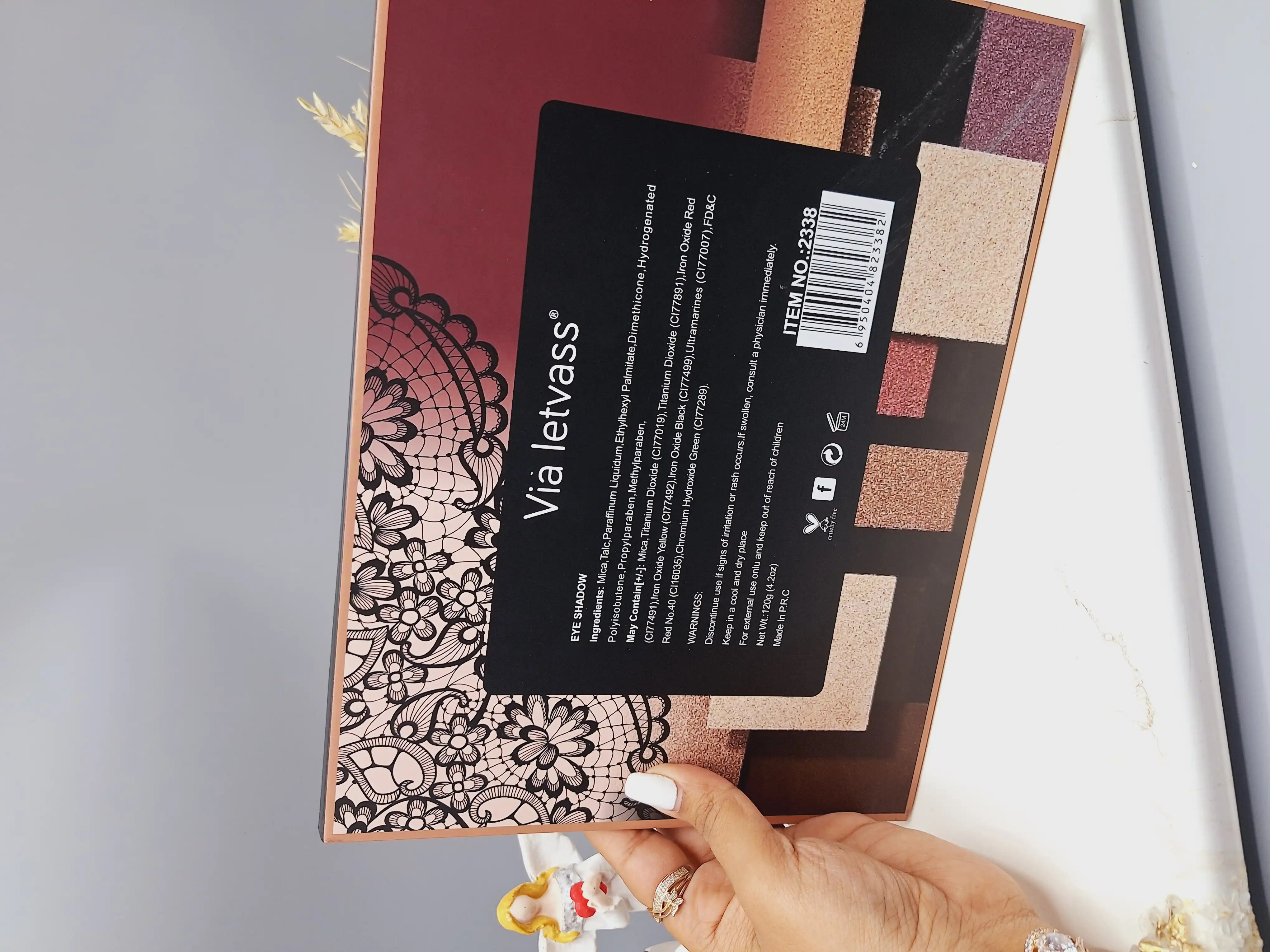 پالت سایه میکاپ دارای همه طیف رنگی زیبا برند Via letvas کد 2338