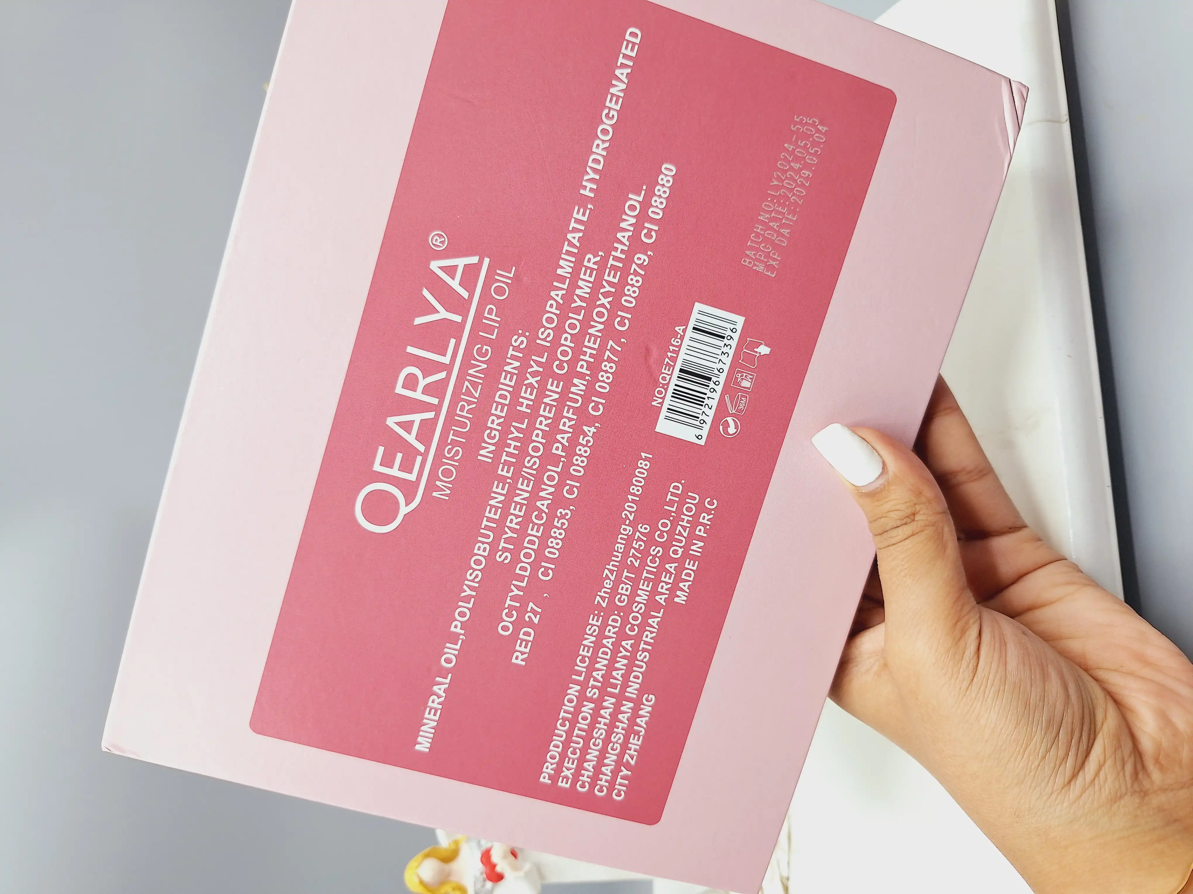 پک 12 تایی فوق العاده زیبا برق لب بستنی با رایحه های میوه ای برند MAGIC کد  QE7116