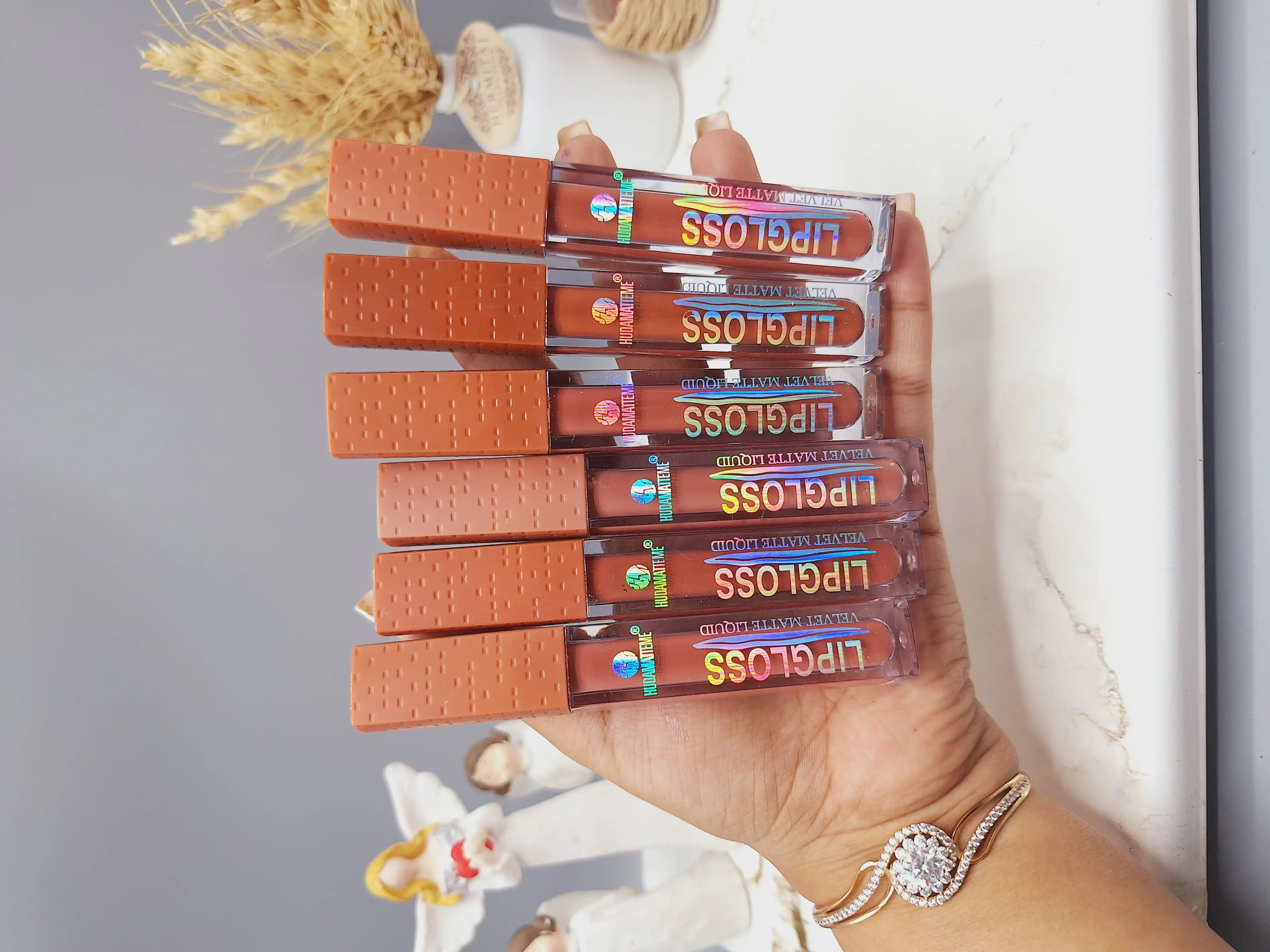 پک 6 تایی رژ مایع خوش رنگ نود برند HUDA MATTE ΜΕ کد 2538