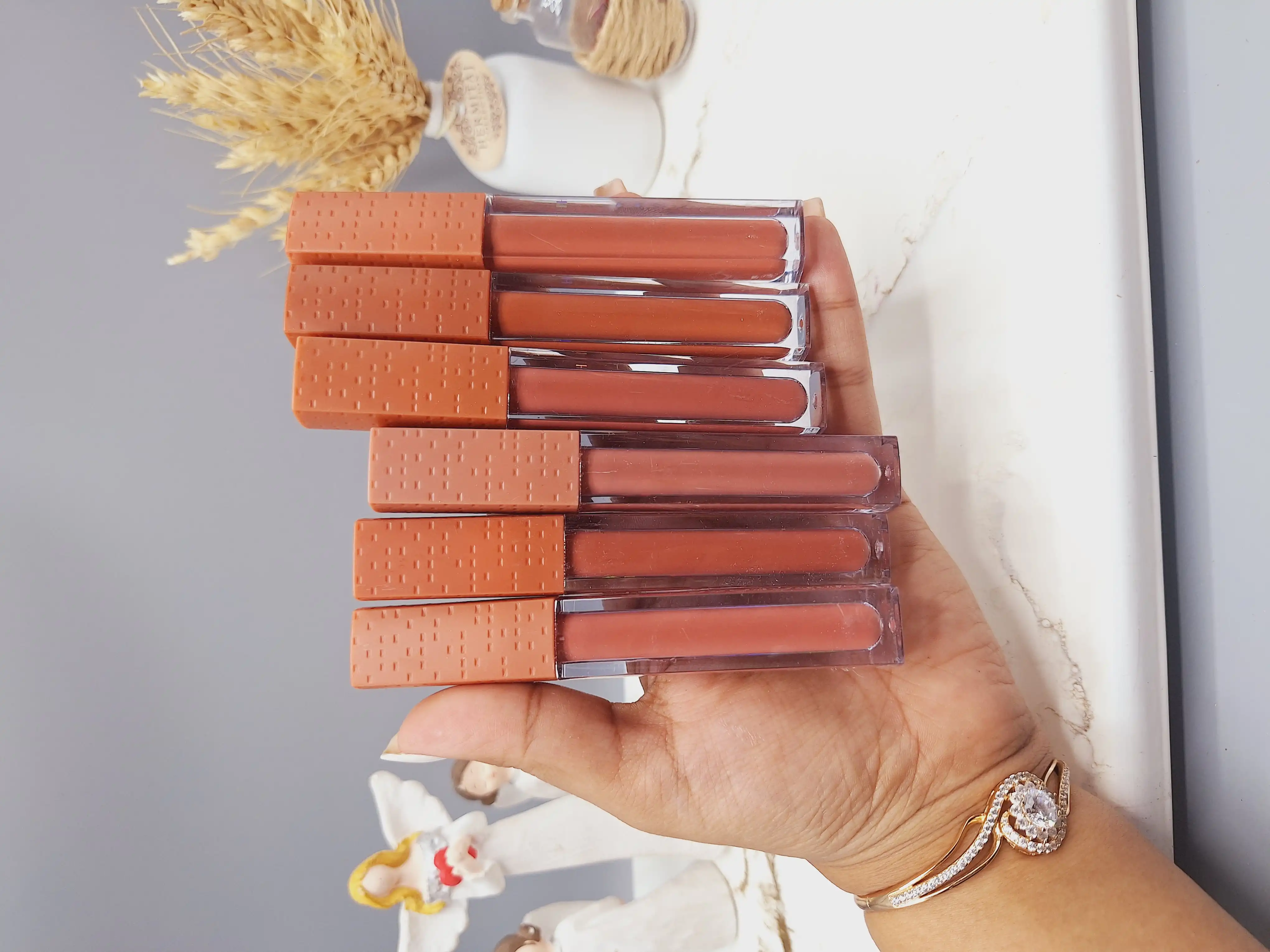 پک 6 تایی رژ مایع خوش رنگ نود برند HUDA MATTE ΜΕ کد 2538