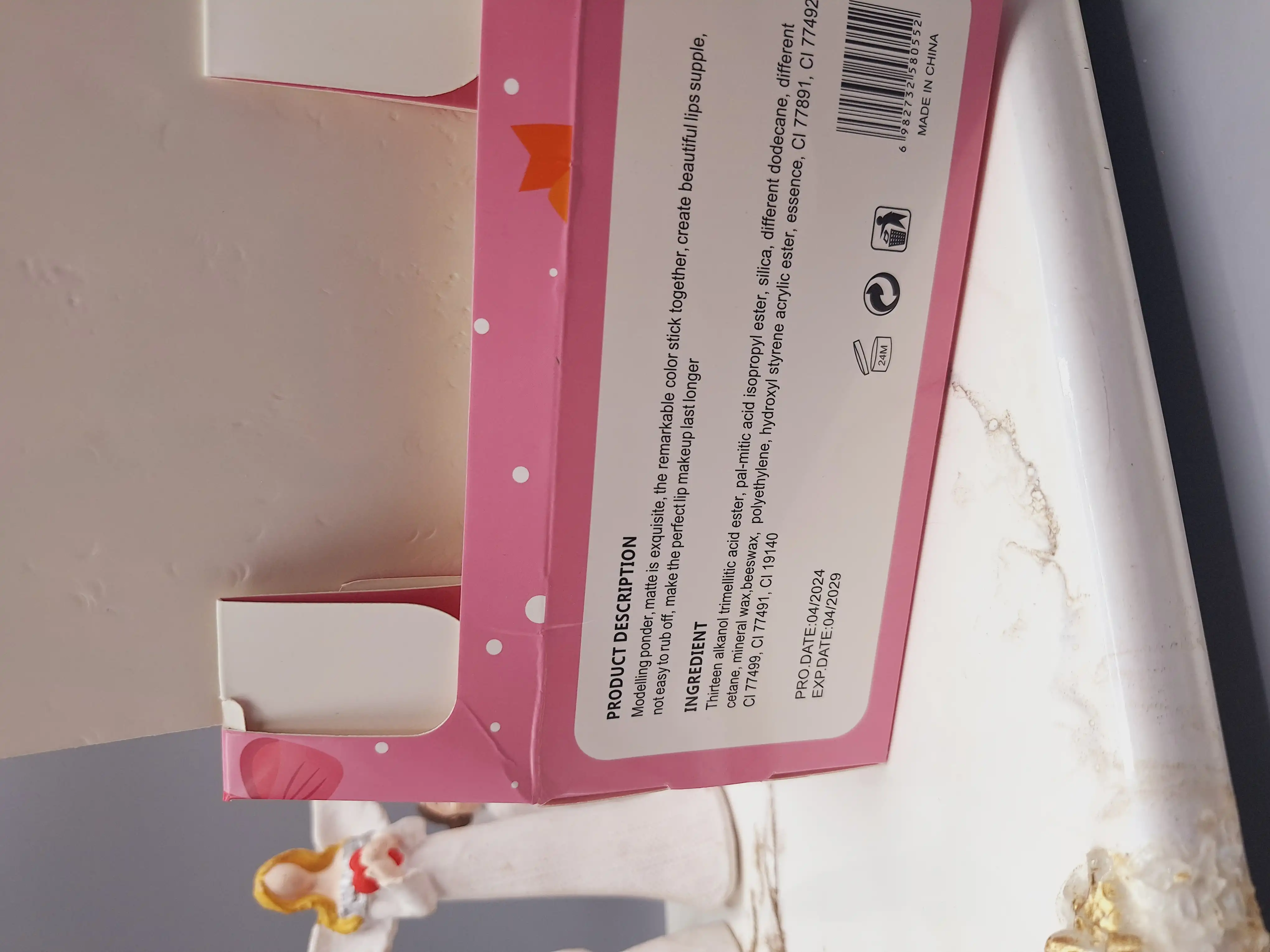 برق لب شاین دار زیبا طرح پاپیون برند Romantic lady برند NO:JY8055