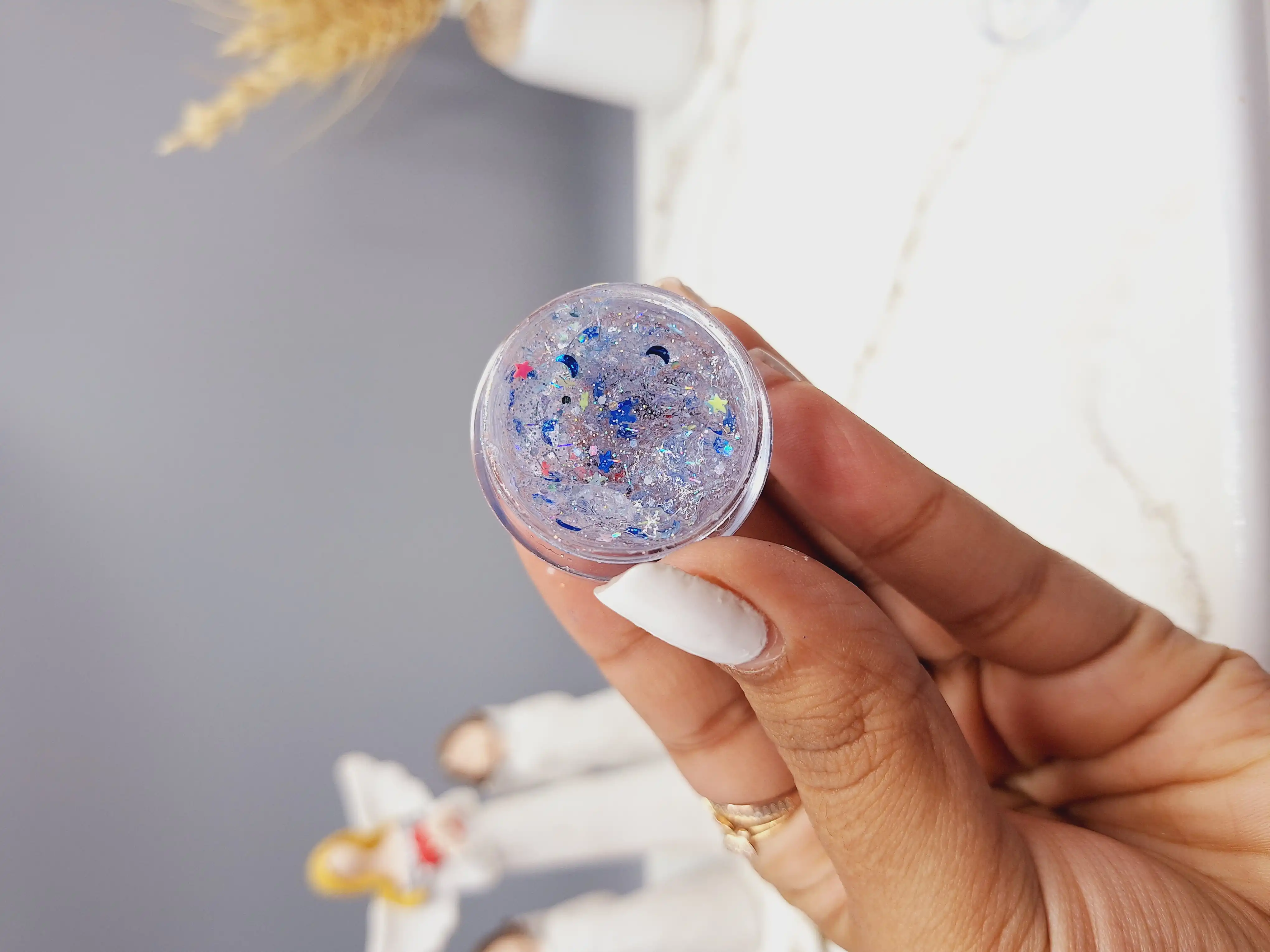 گلیتر مایع رنگ یاسی با ستاره آبی