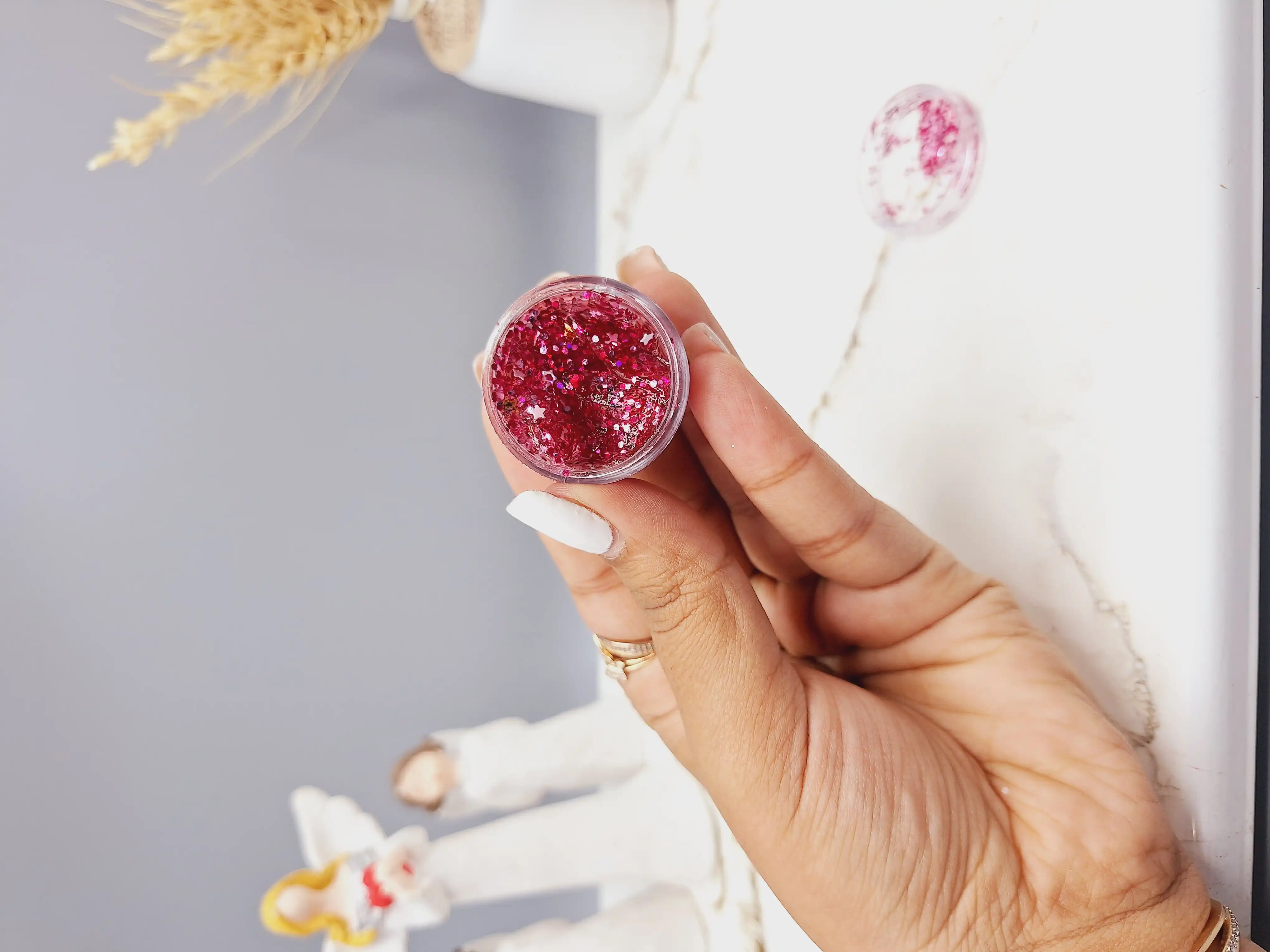 گلیتر مایع رنگ بنفش مایل به سرخابی