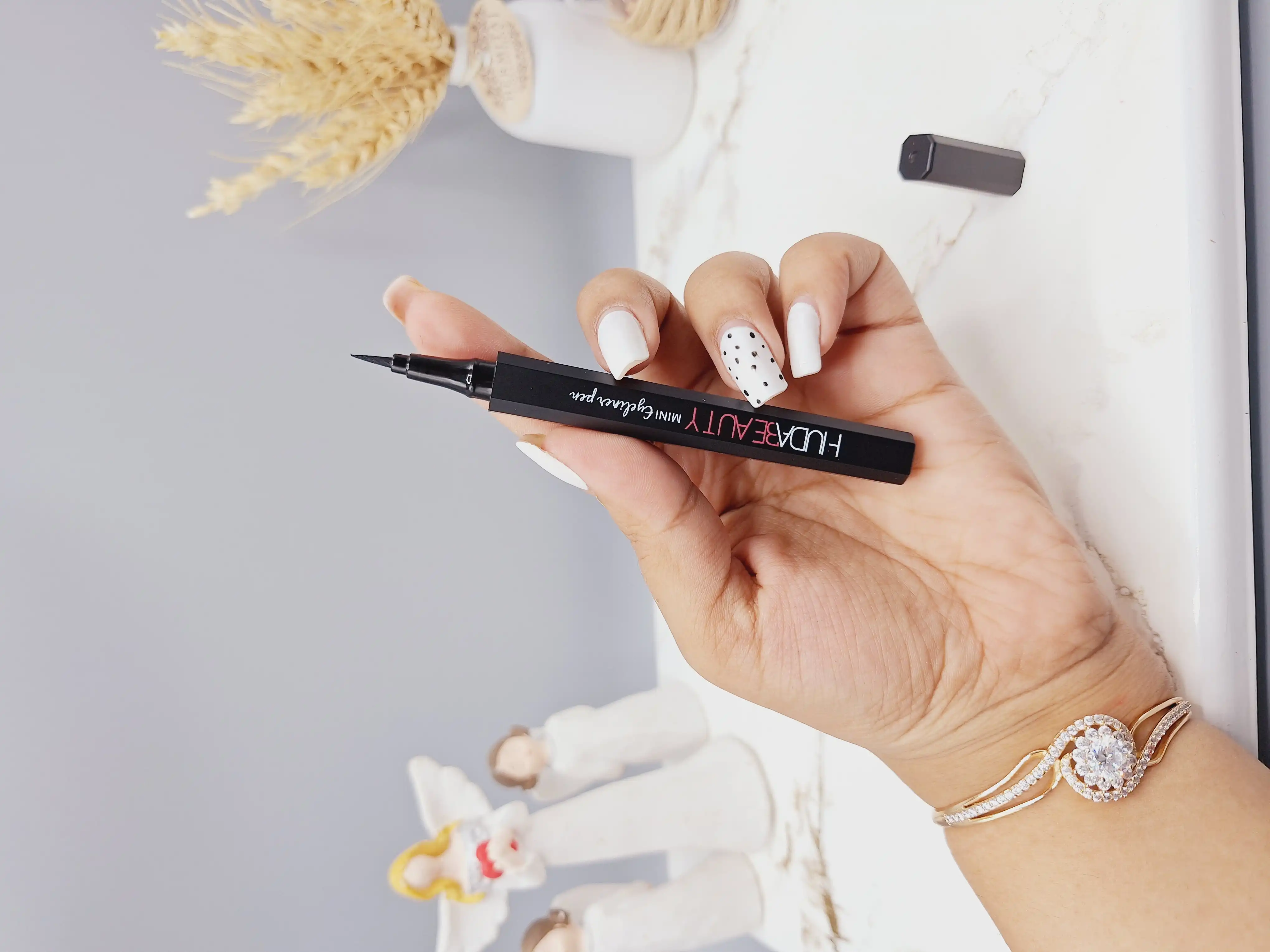 خط چشم ماژیکی مشکی کیفیت بالا برند هدا بیوتی کد 6533