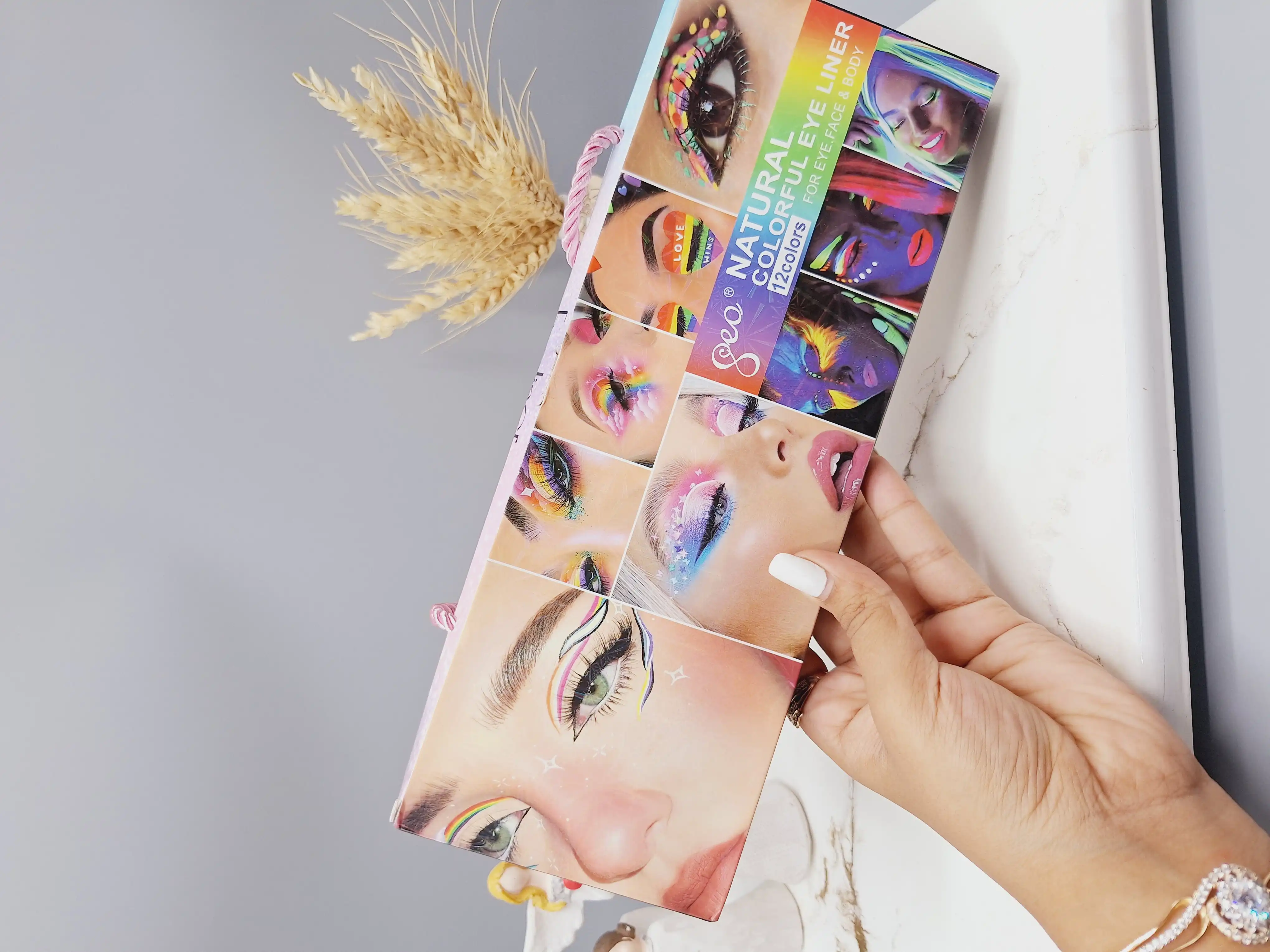 خط چشم تکی رنگی مدل گربه ای