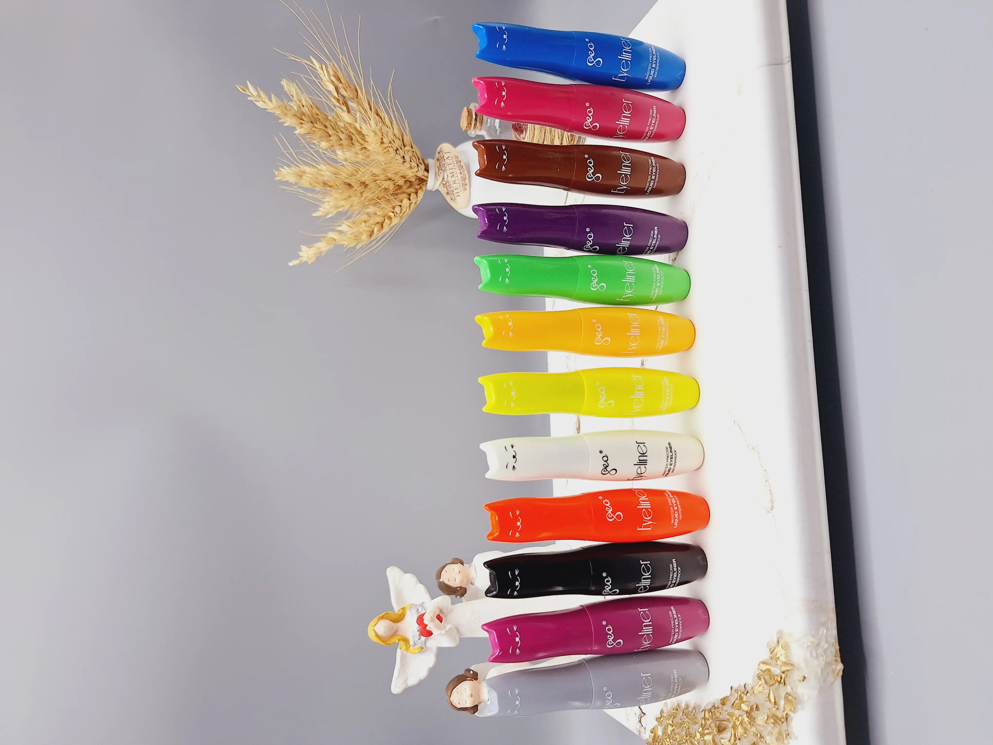 خط چشم تکی رنگی مدل گربه ای