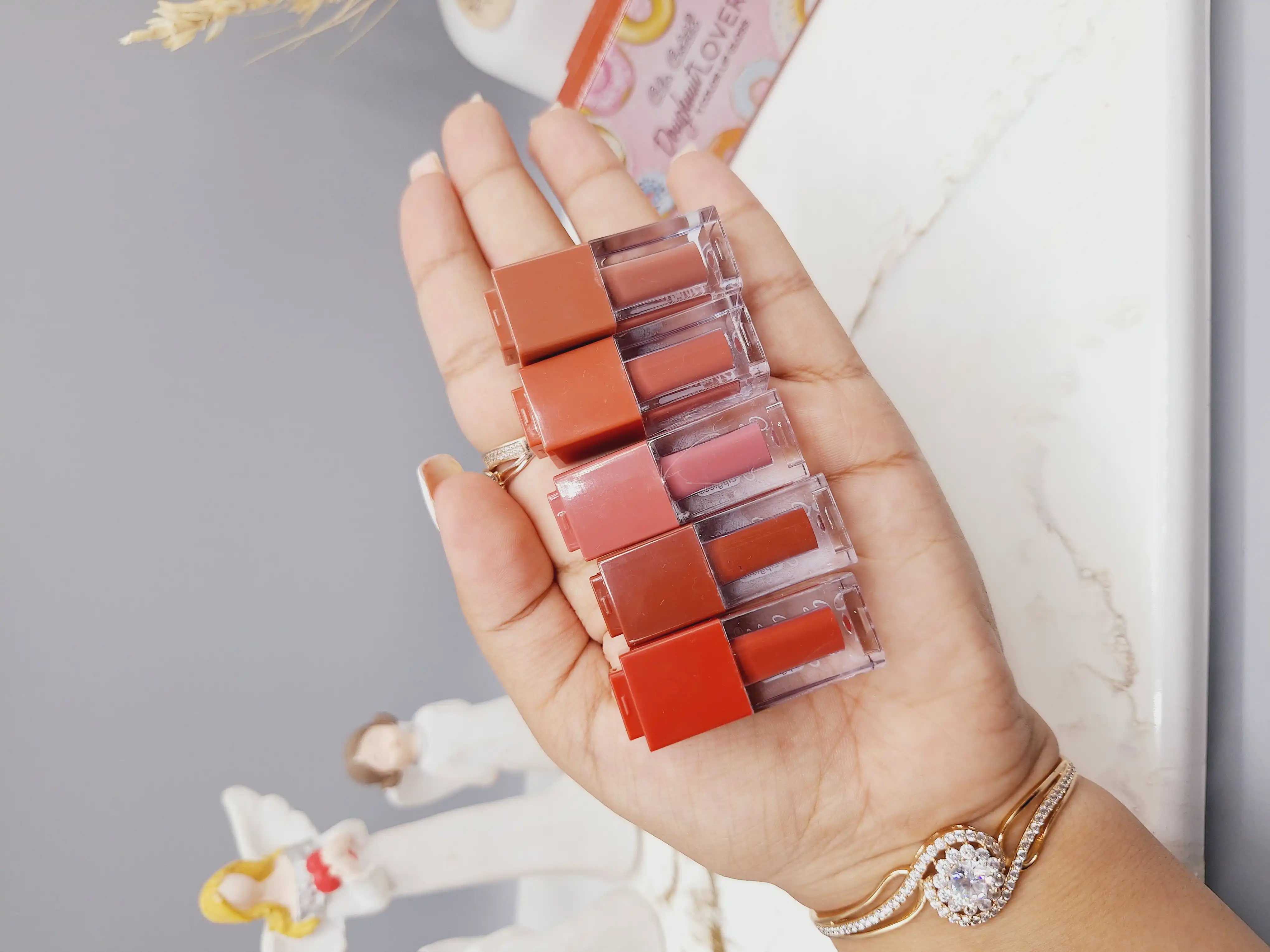 پالت رژ مایع 5 تایی طرح دونات برند  ‏LOVER‏ کد 2664