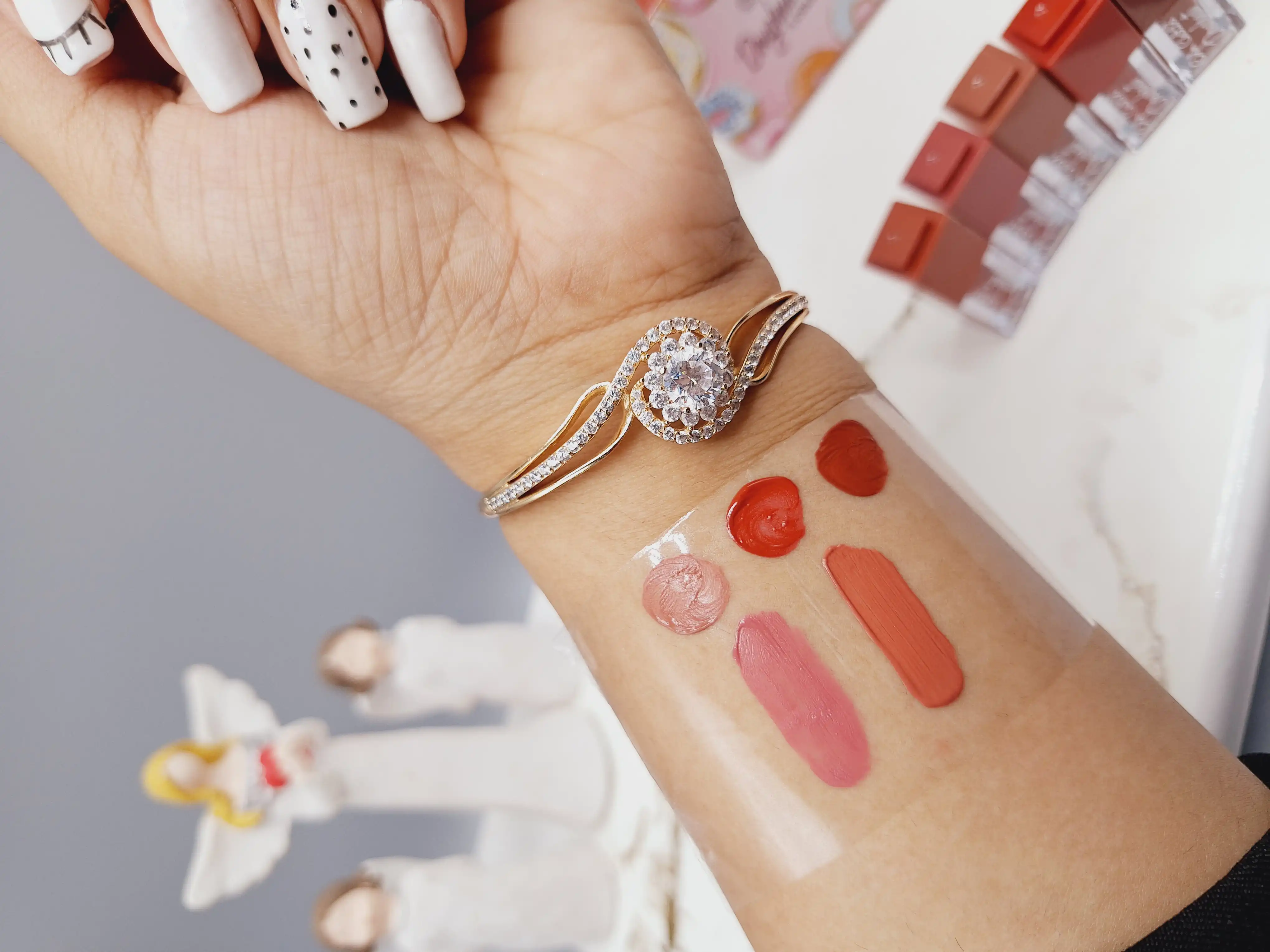 پالت رژ مایع 5 تایی طرح دونات برند  ‏LOVER‏ کد 2664