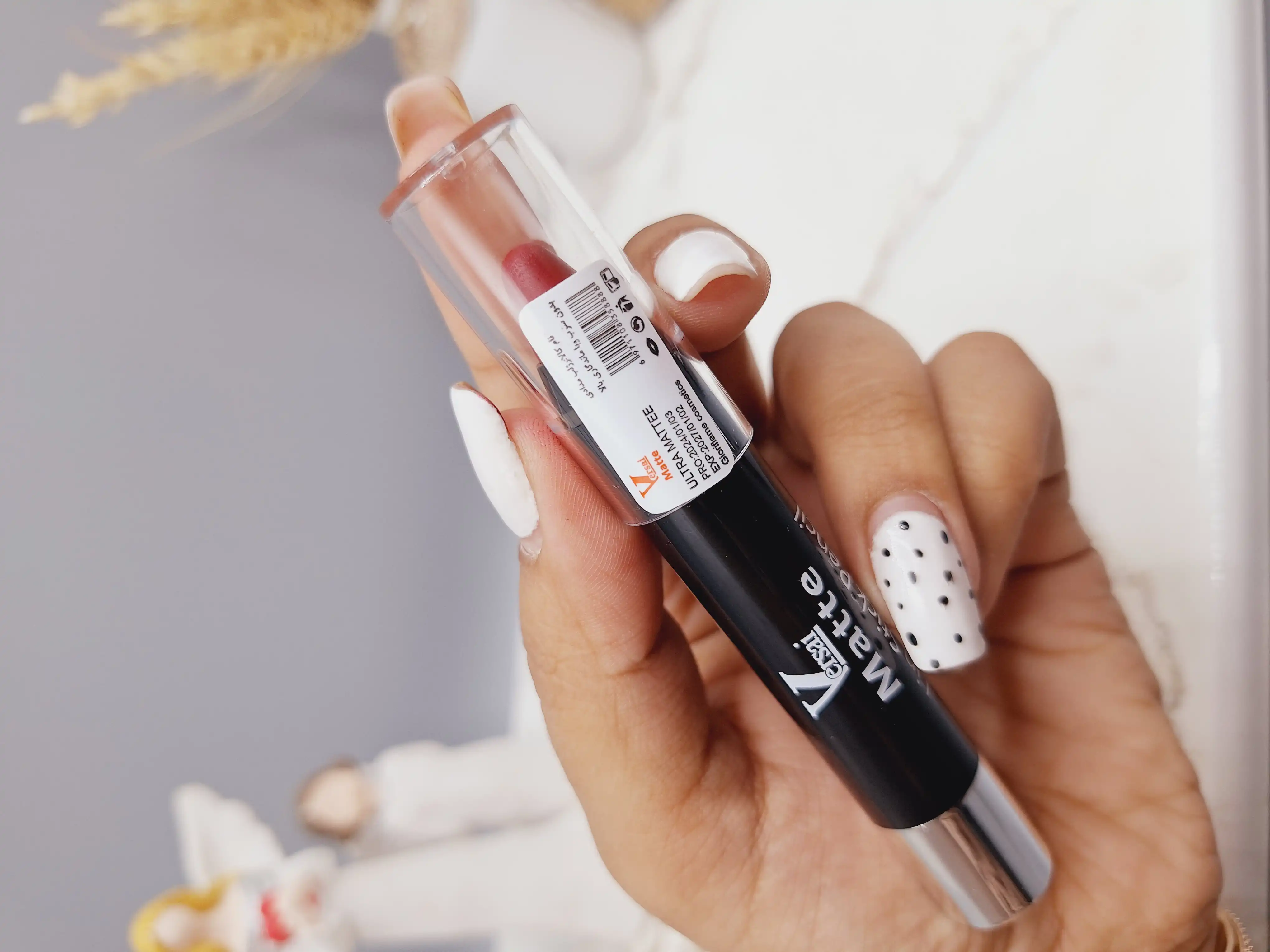 پک 6 تایی رژ جامد مدل پیچی برند Versai پوکه مشکی کد 2308