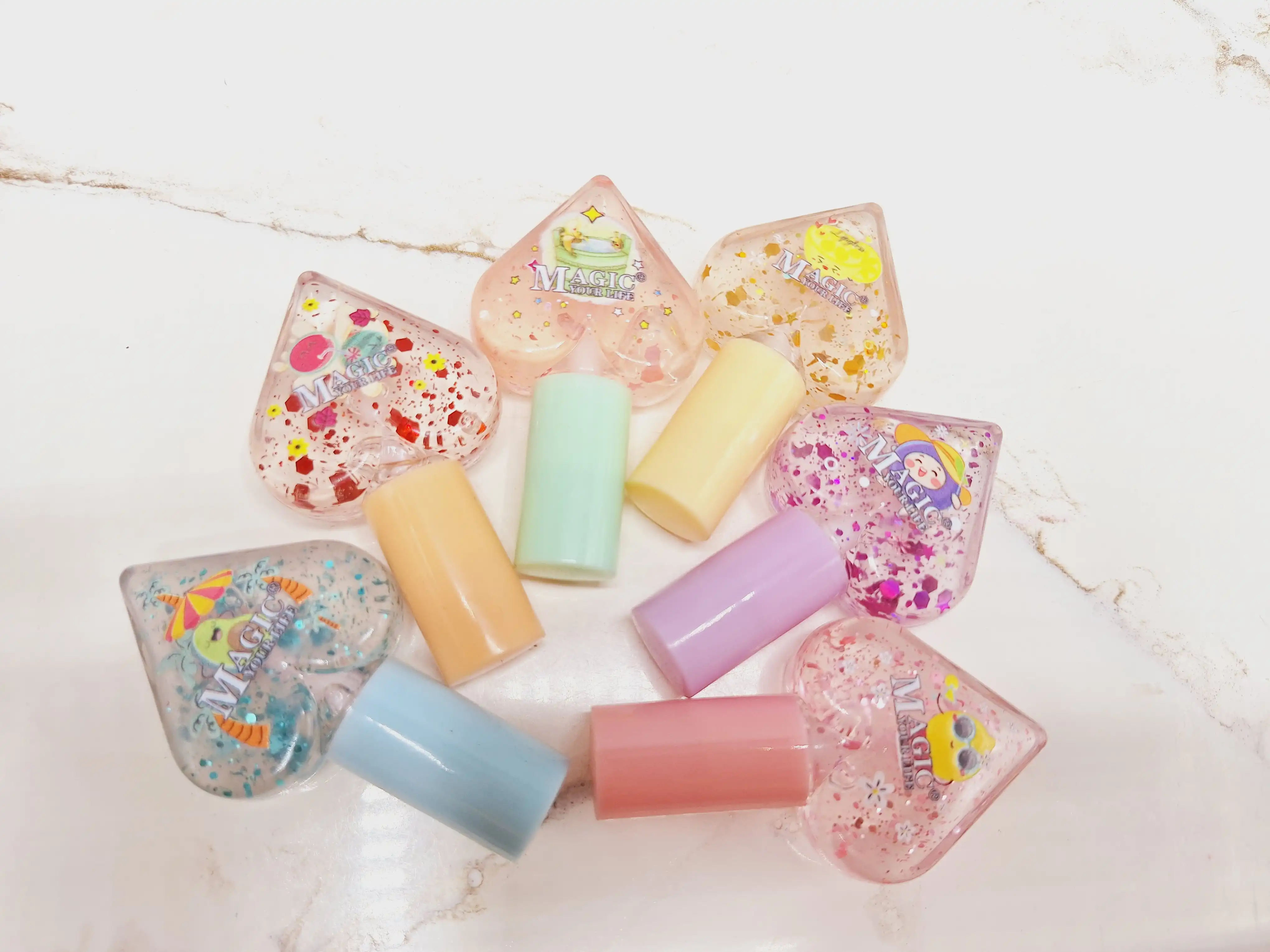 لیپ گلاس شاین دار طرح طرح قلب مدل آناناسی برند MAGIC کد 1152