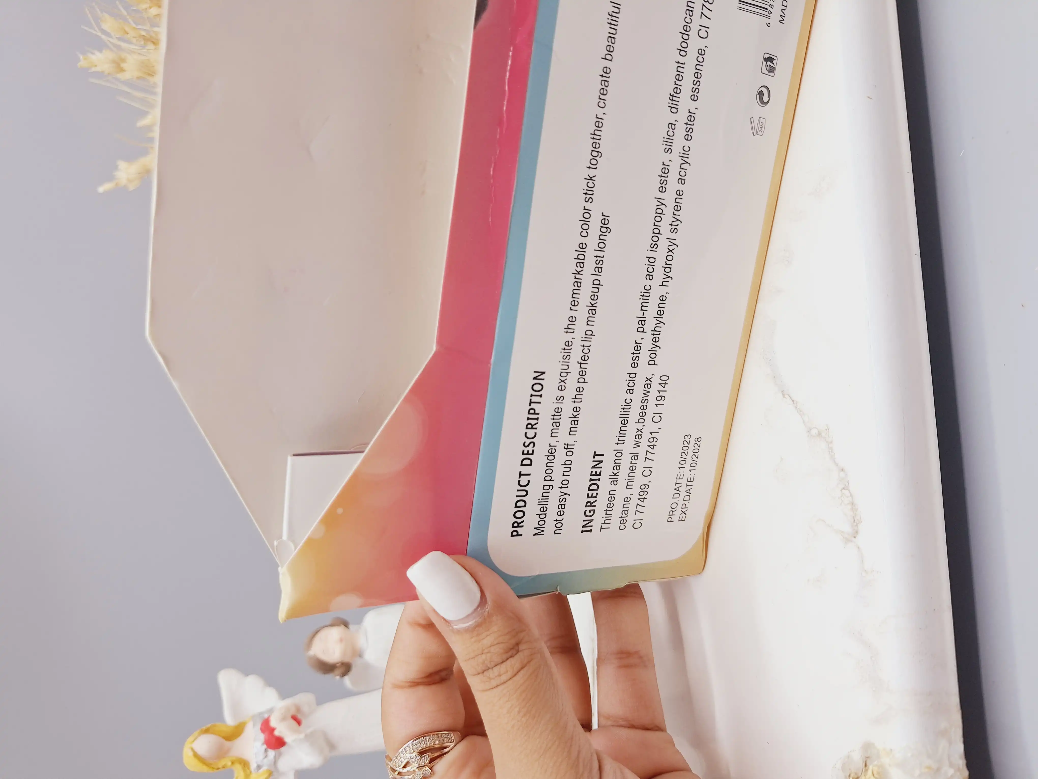 بالم لب الماسی پوکه رنگی برند مجیک کد LC08