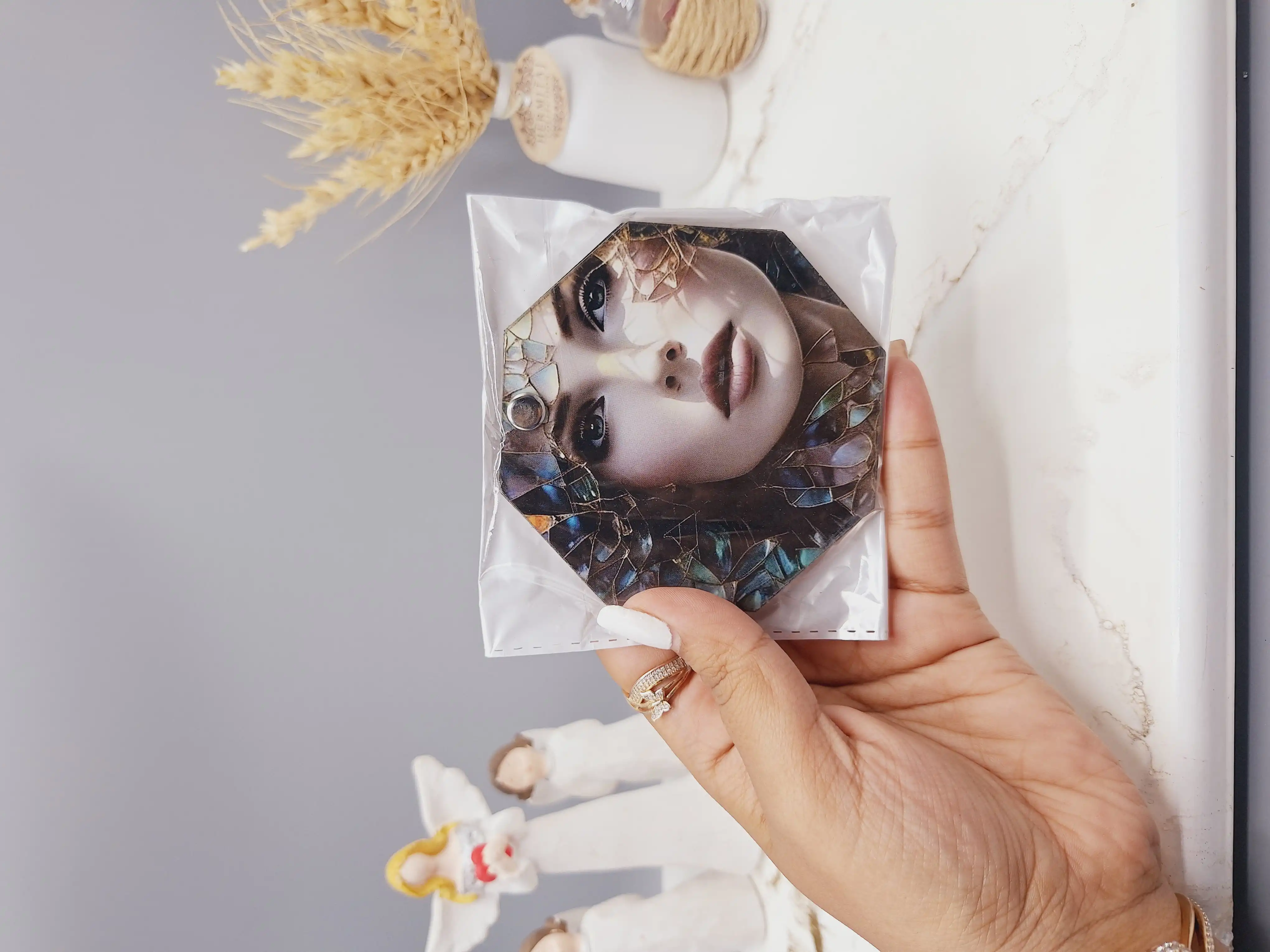 آینه طرح دختر مدلینگ 8 ضلعی طرح رندم