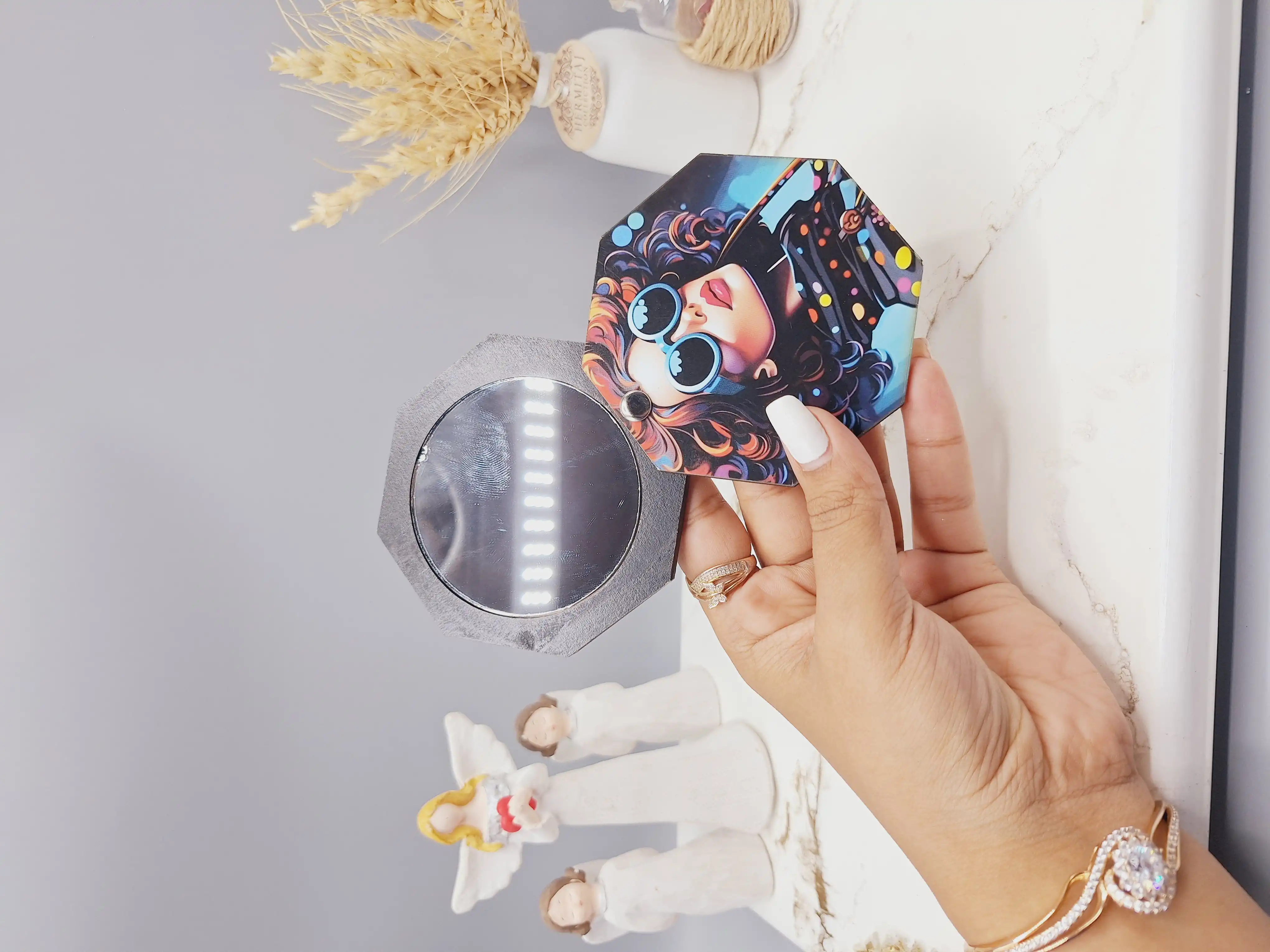 آینه طرح دختر مدلینگ 8 ضلعی طرح رندم