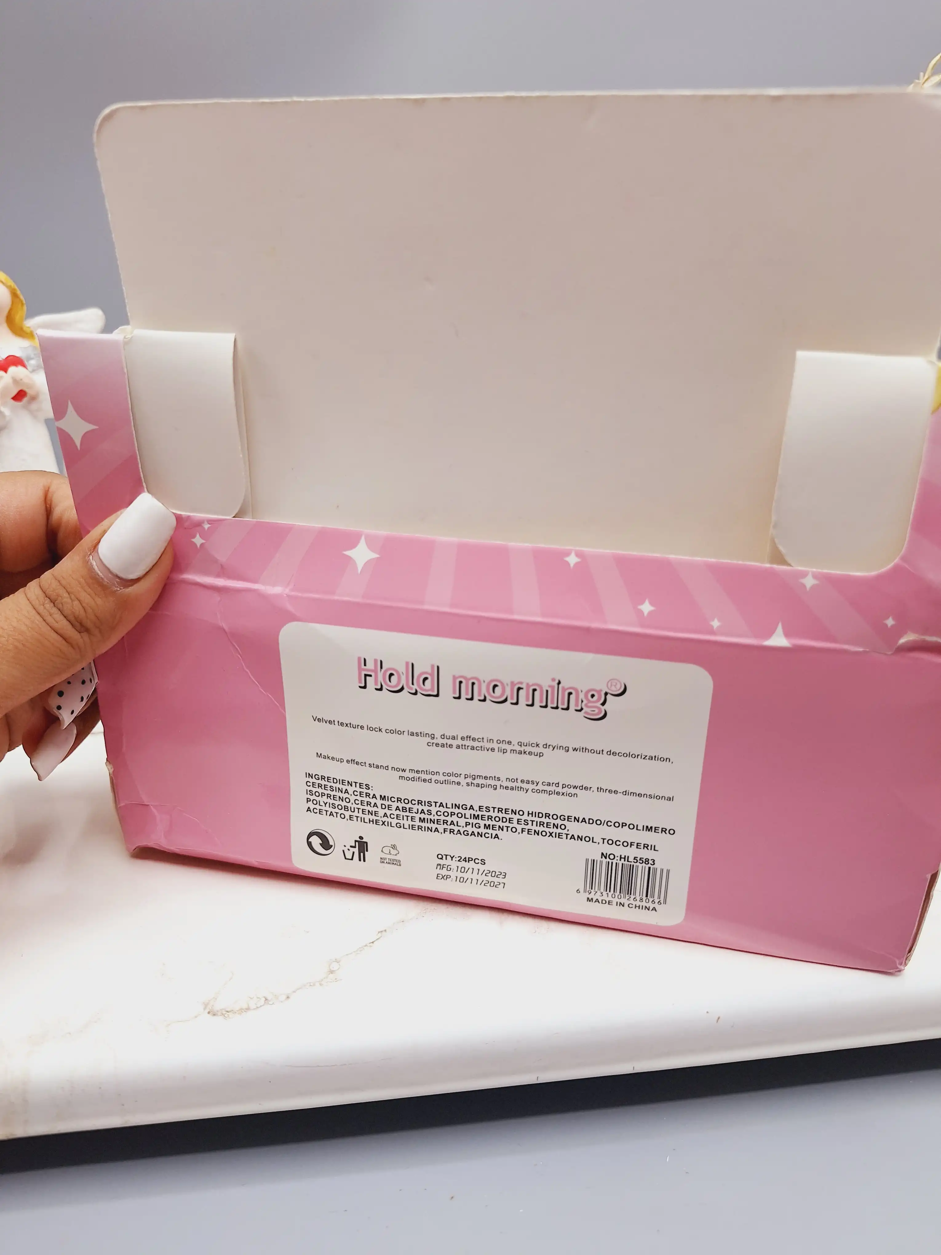 لیپ گلاس شاین دار مدل رژ طرح باربی  برند Hold morning کد NO:HL5583