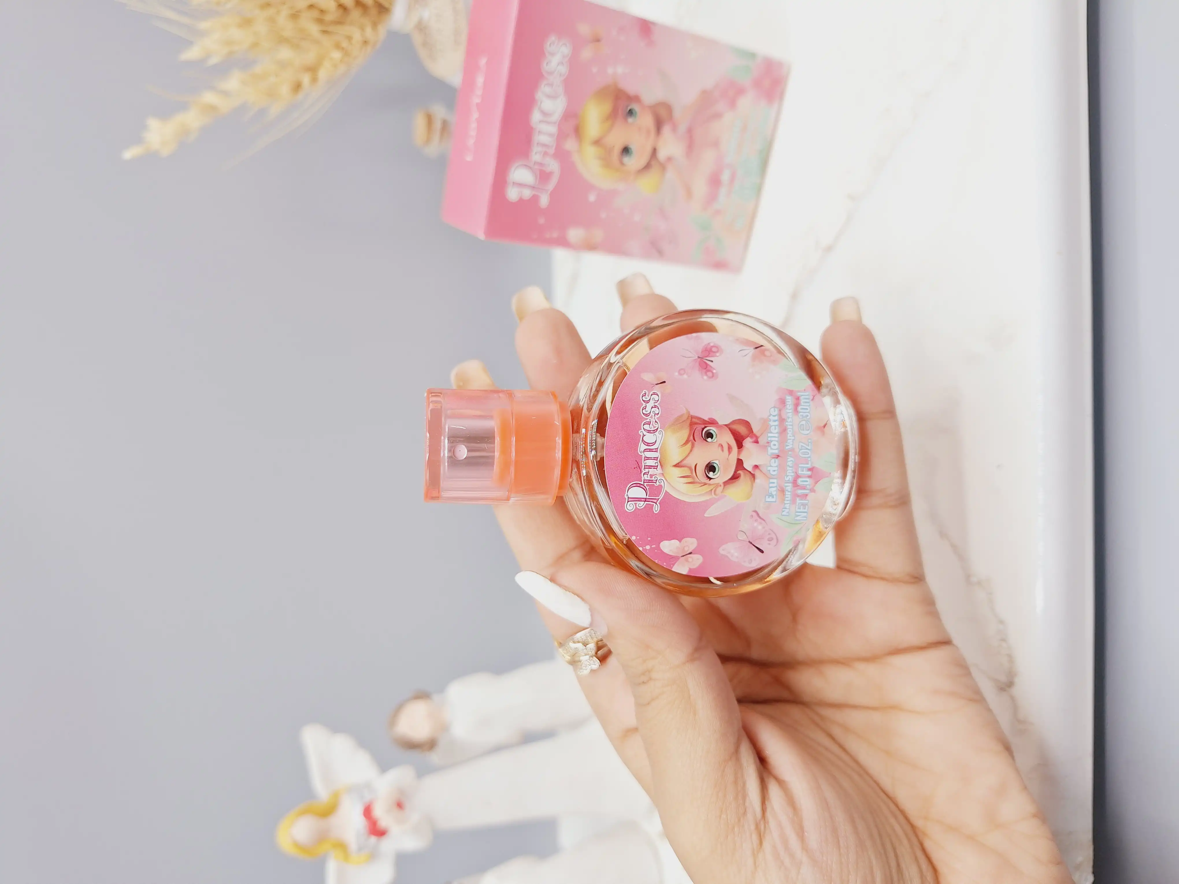 عطر شاد و جذاب دختر پرنسسی برند LADY IDEA کد LD9004