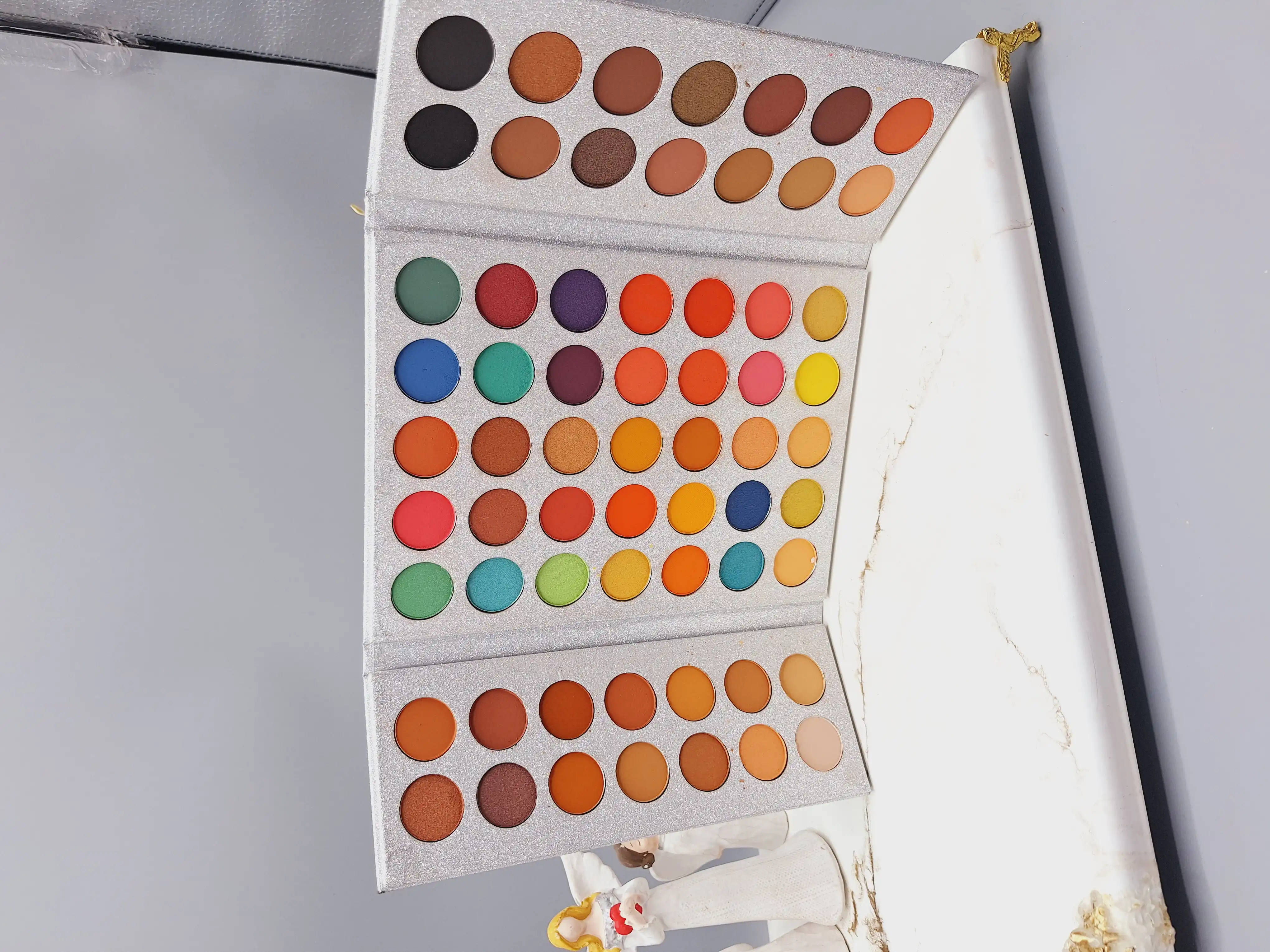 پالت سایه بیوتی گلیتز مدل Gorgeous  فوق العاده شیک و خوش رنگ کد 5668