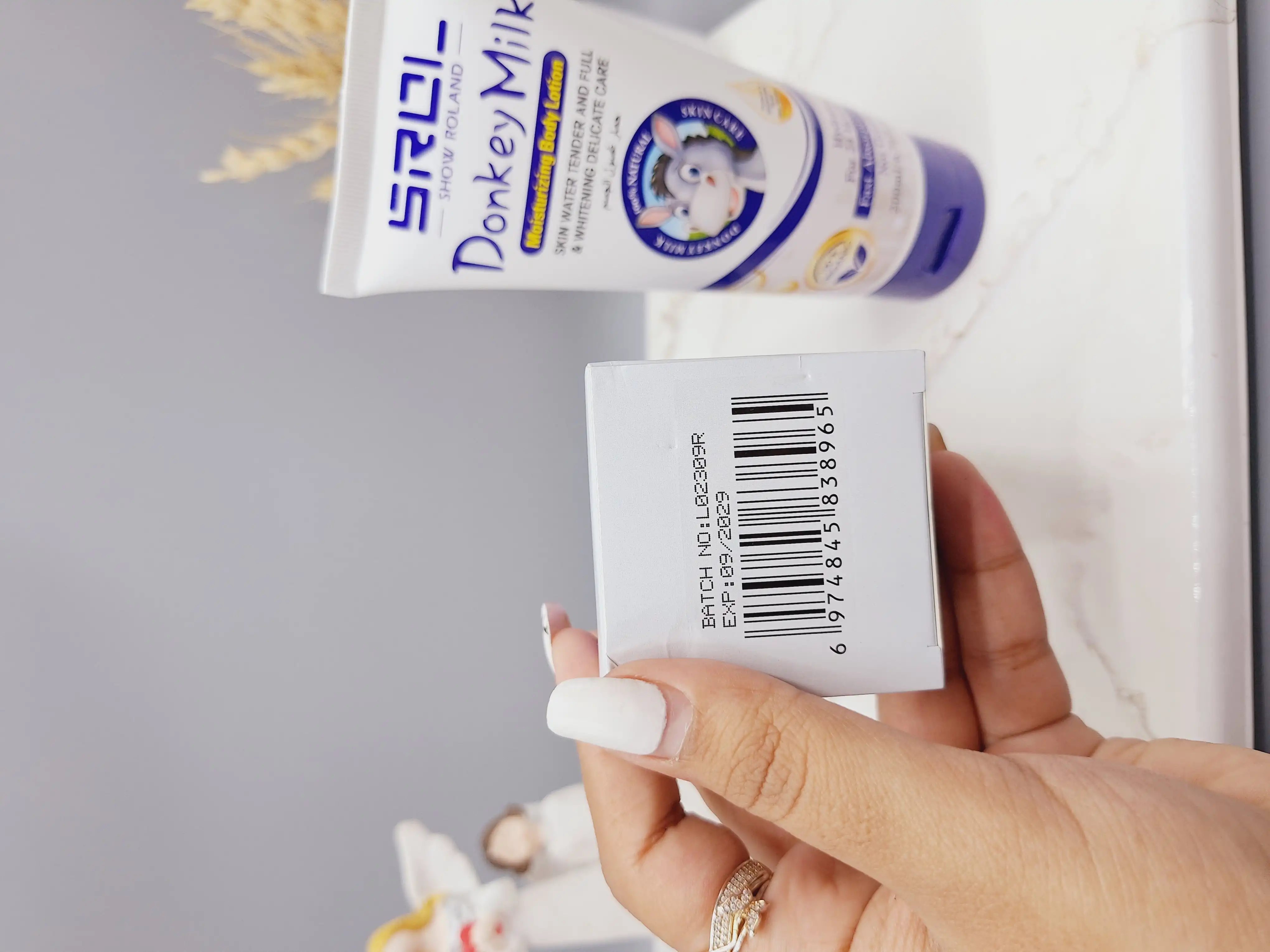 لوسیون شیر الاغ آبی سفید کننده بدن ‏SHOW ROLAND‏ کد R208