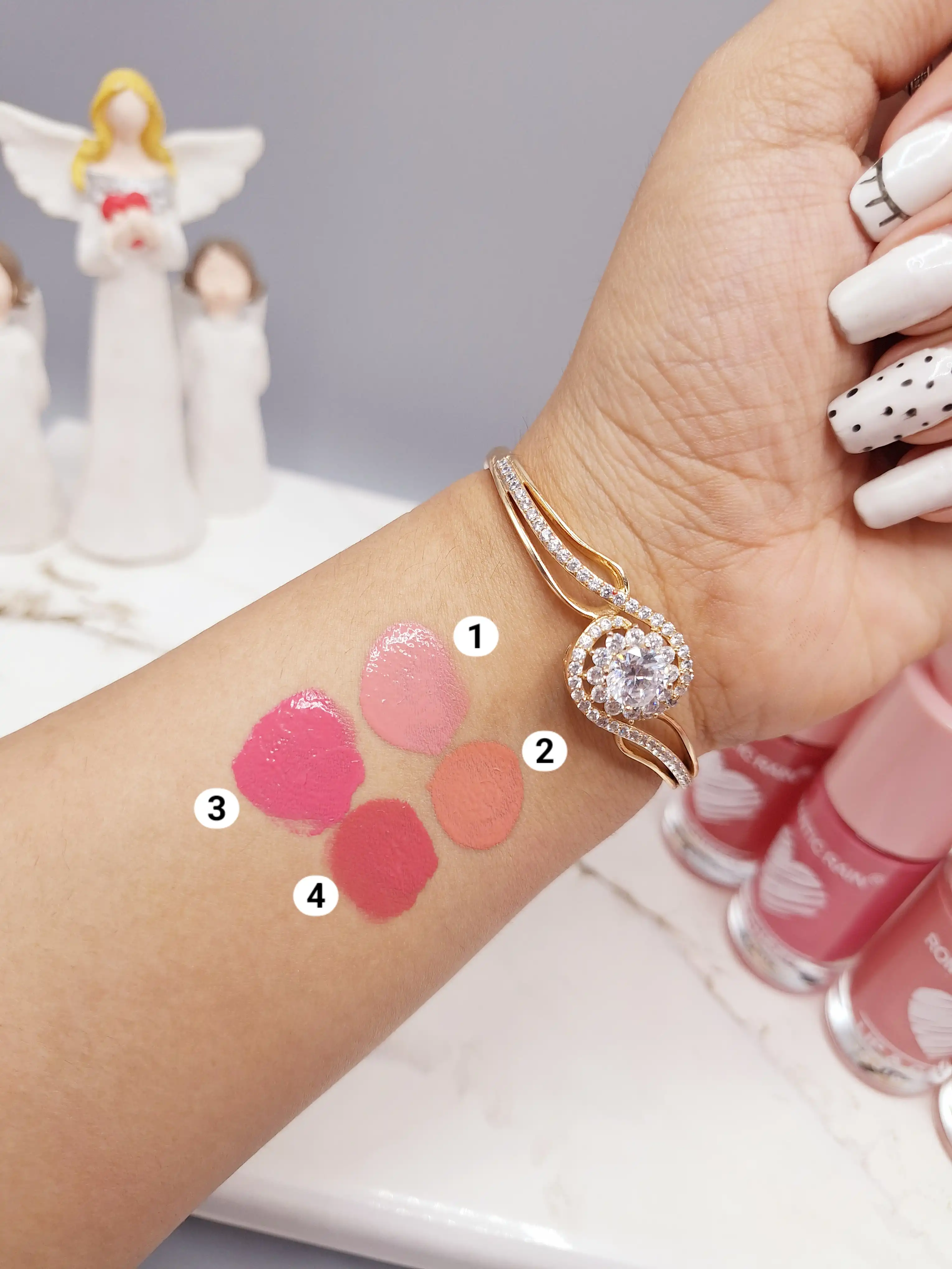 رژ گونه مایع استوانه ای طرح قلب برند رمانتیک رین کد R1573