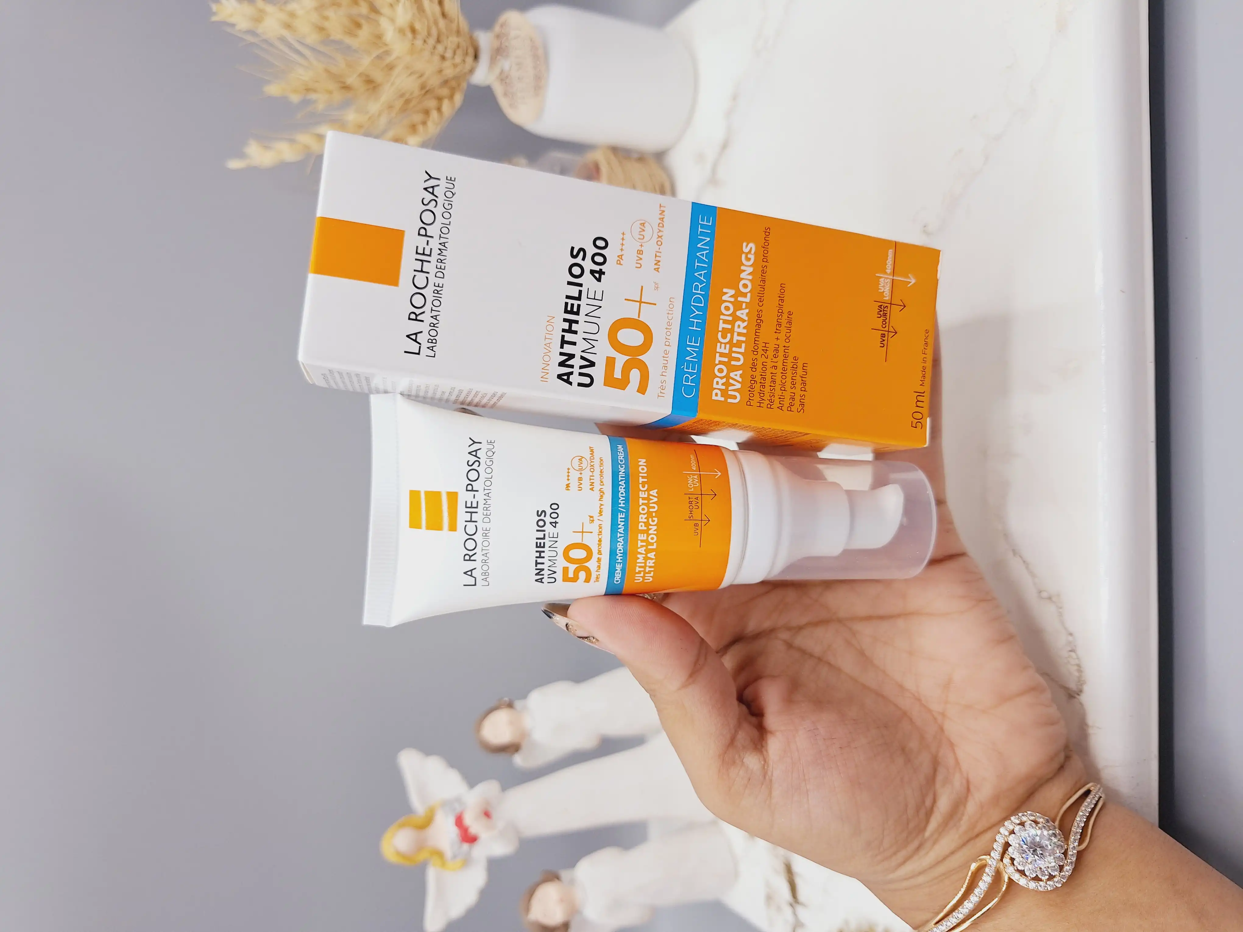 کرم ضد آفتاب و آبرسان بی رنگ پوست خشک و حساس لاروش پوزای