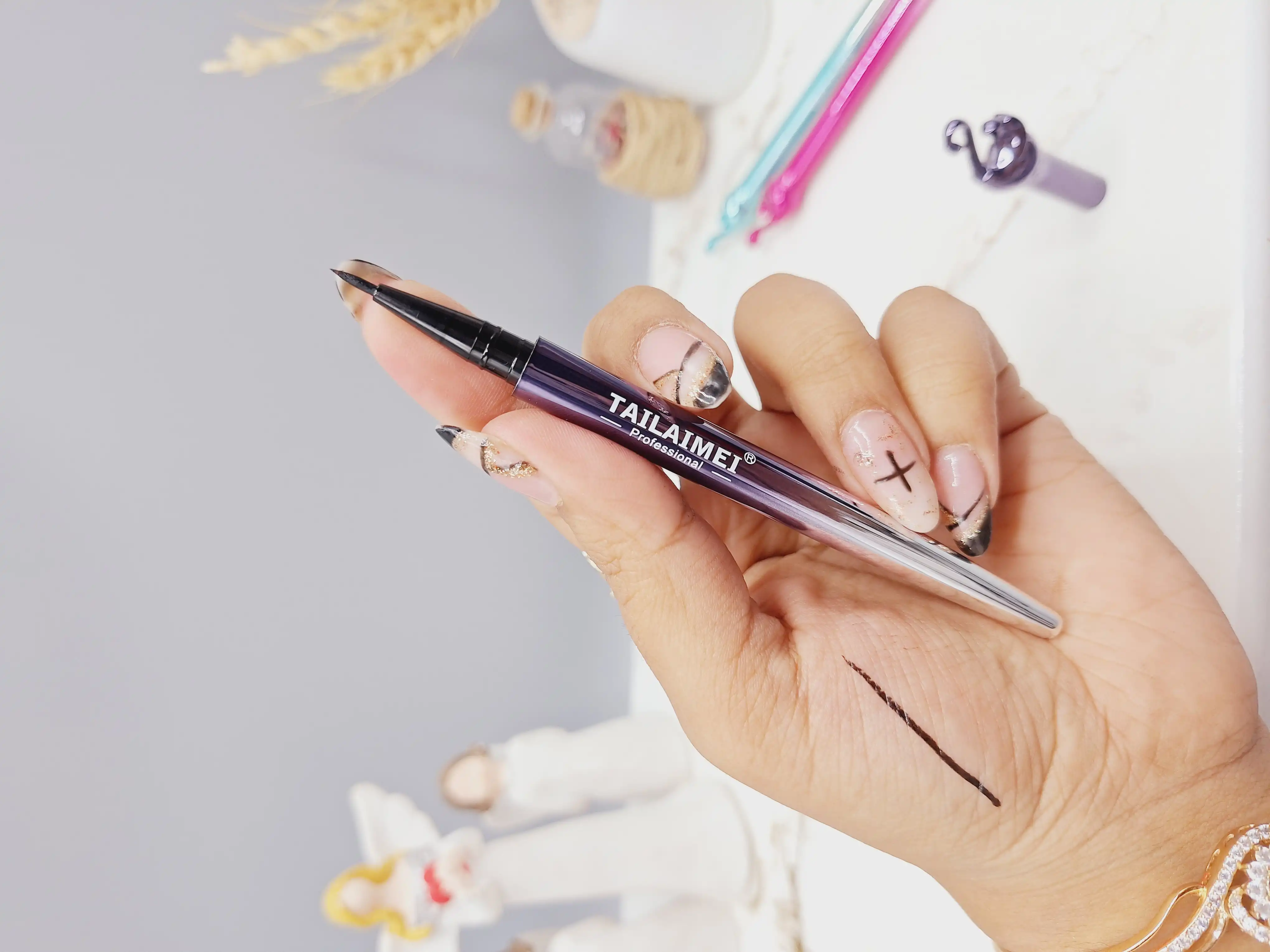 خط چشم ۲۴ ساعته حرفه ای تایلامی E_120