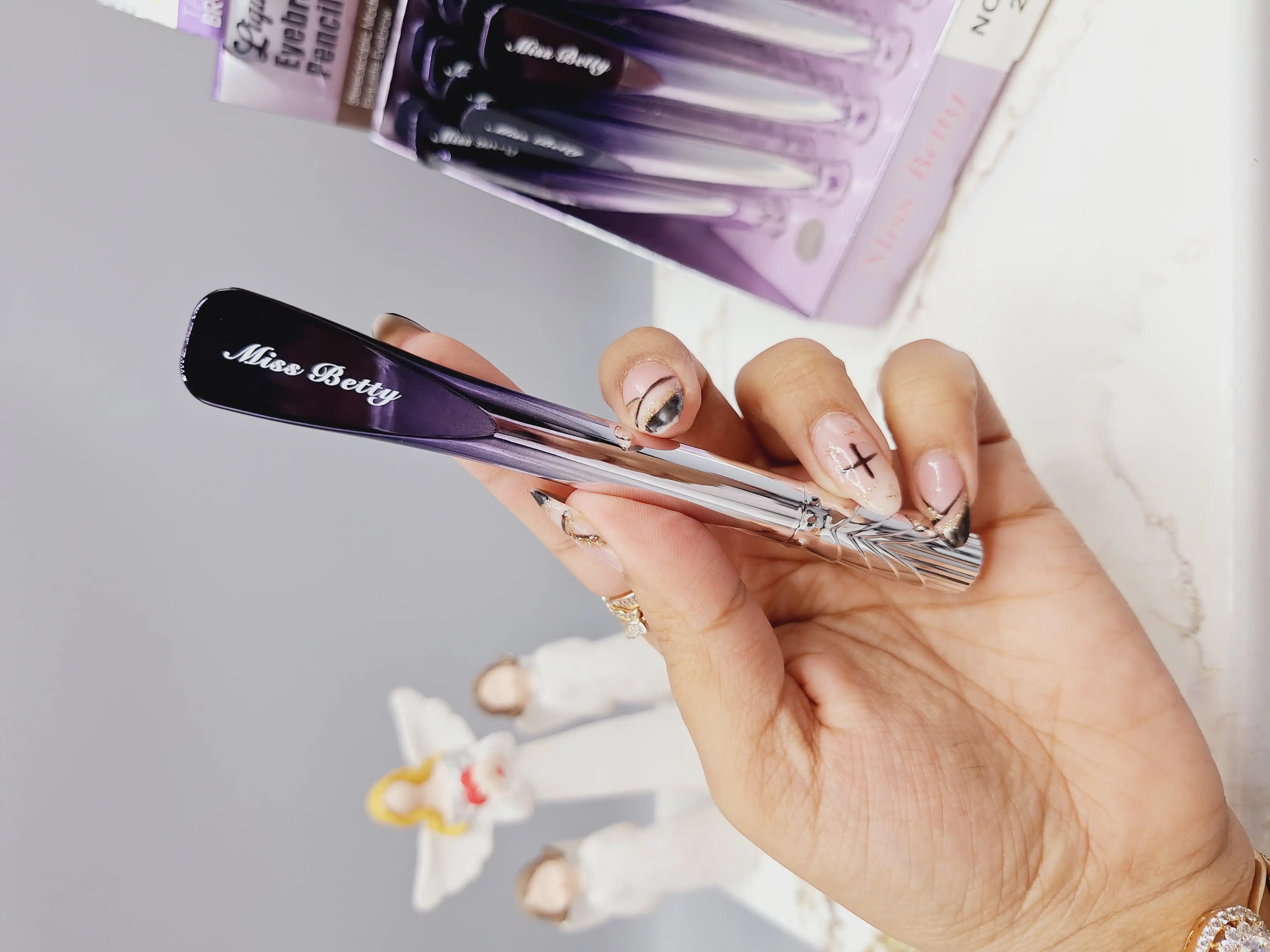 هاشور ابرو 24 ساعته و 4 خطه با کیفیت Miss Betty کد E3723