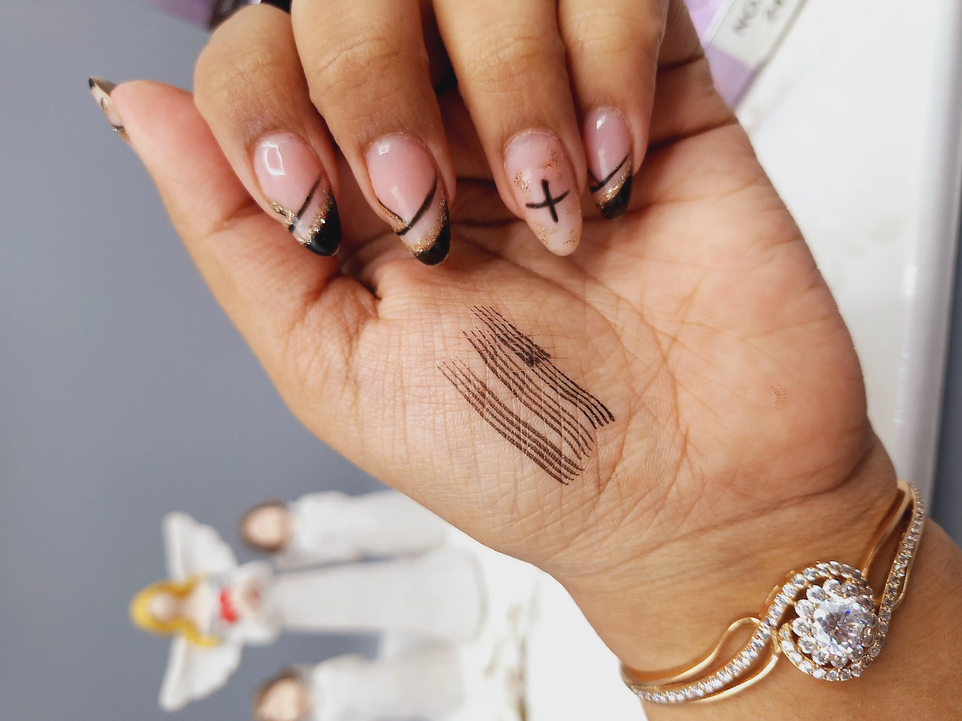 هاشور ابرو 24 ساعته و 4 خطه با کیفیت Miss Betty کد E3723