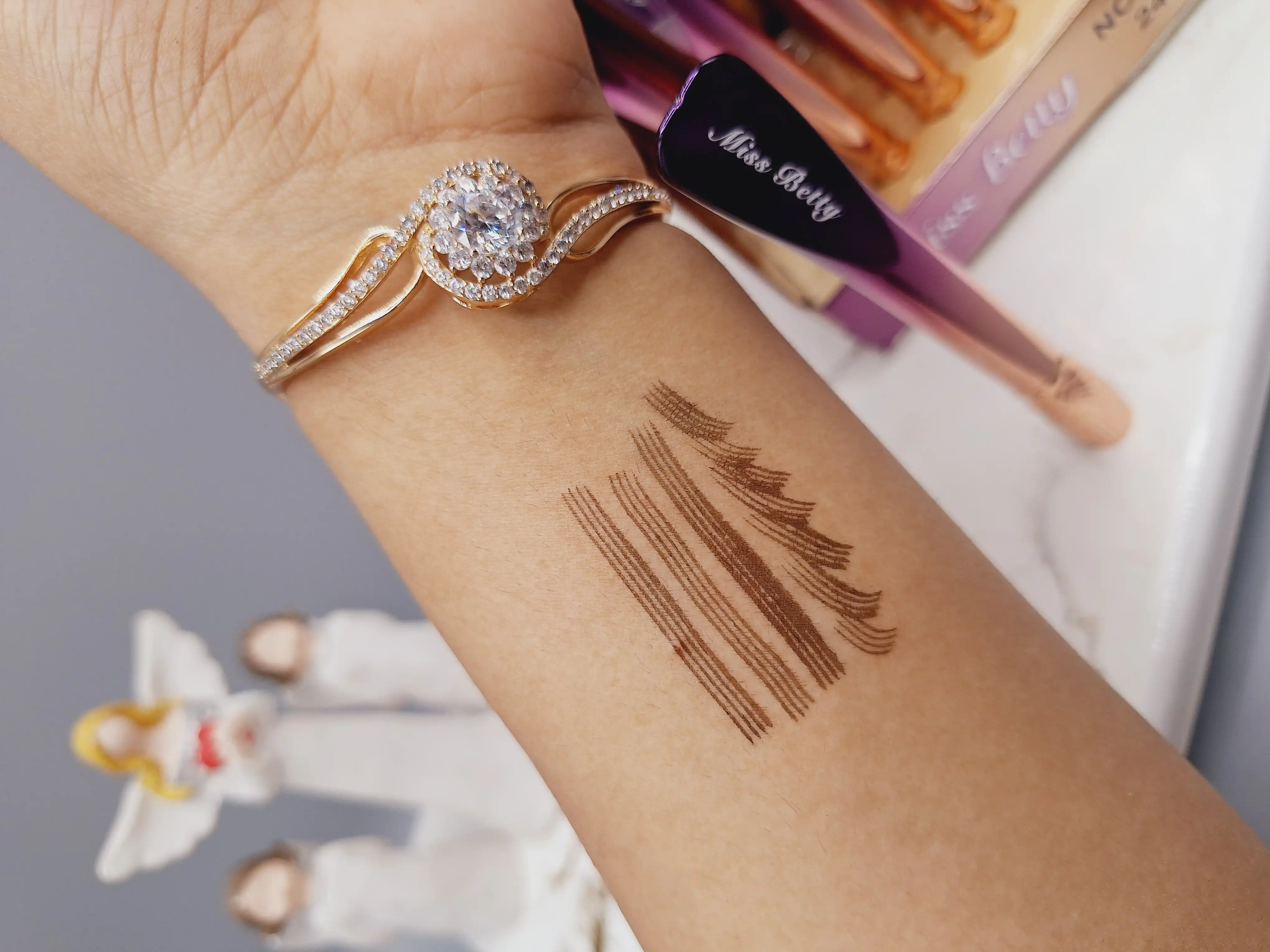 هاشور ابرو 4 خطه و 24 ساعته Miss Betty کد E3724