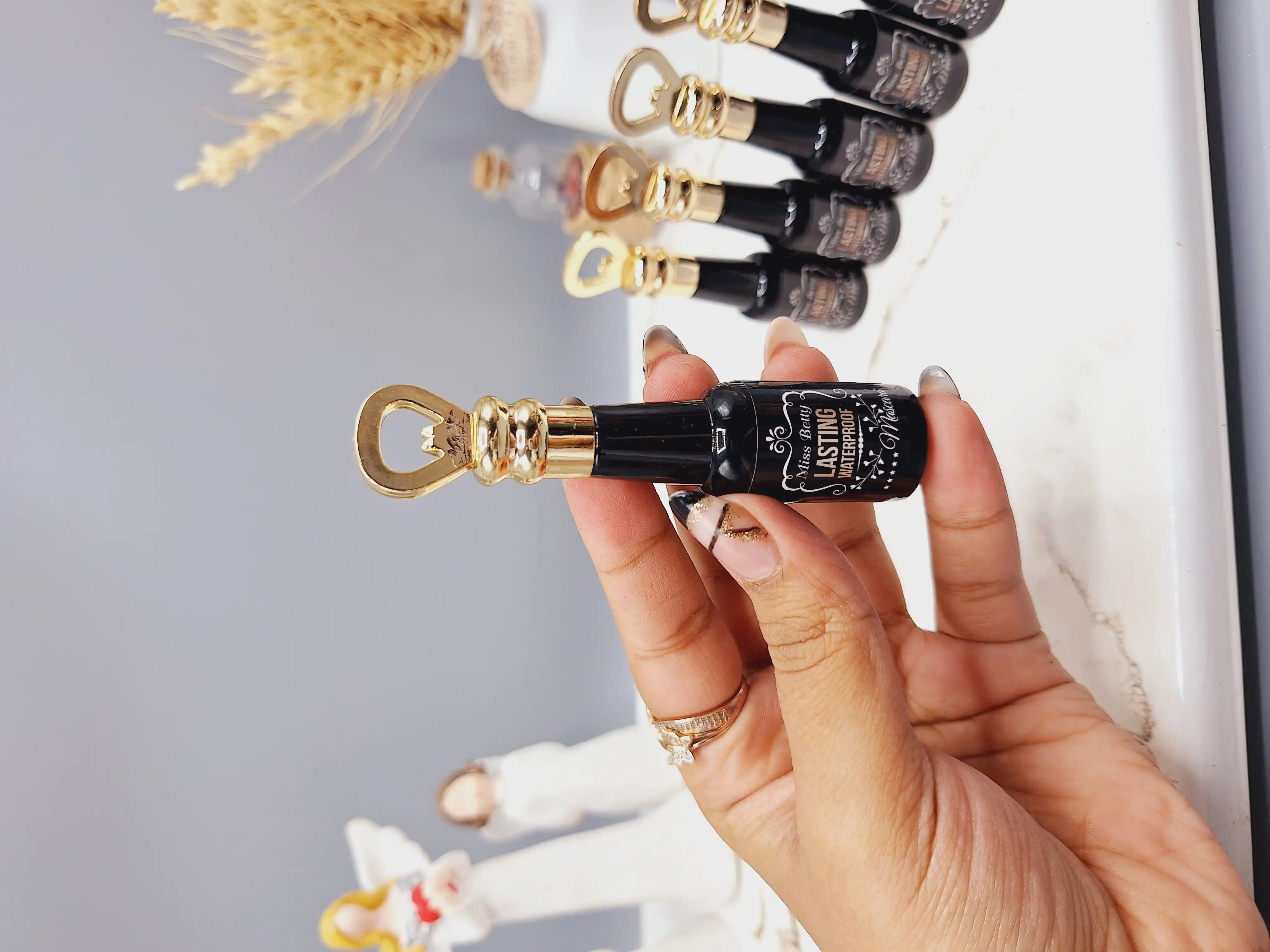 ریمل پوکه مشکی شامپاینی Miss Betty کد M1167