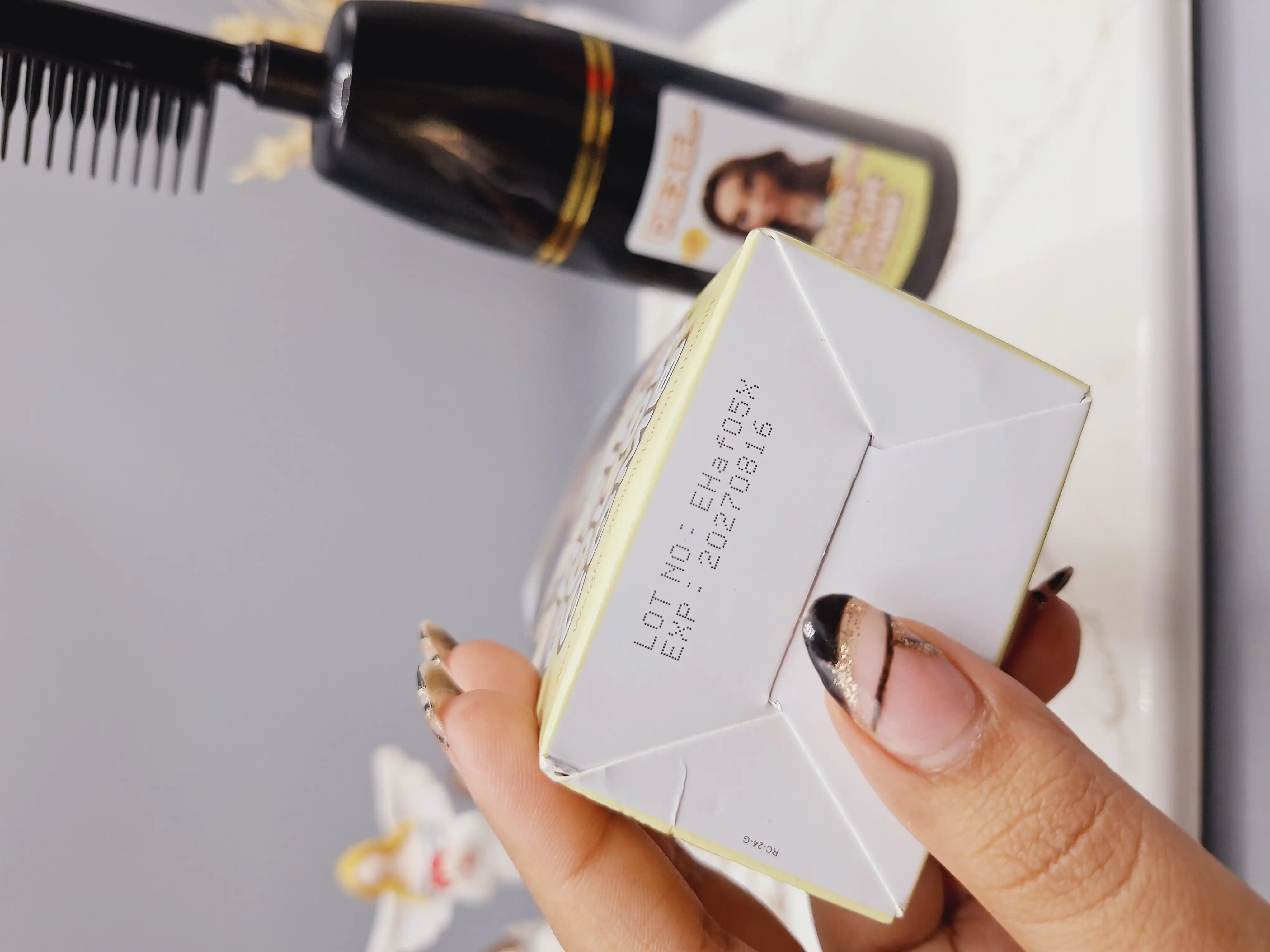 شانه رنگ مو رنگ نسکافه ای طبیعی برند دکسی Dexe کد 0031