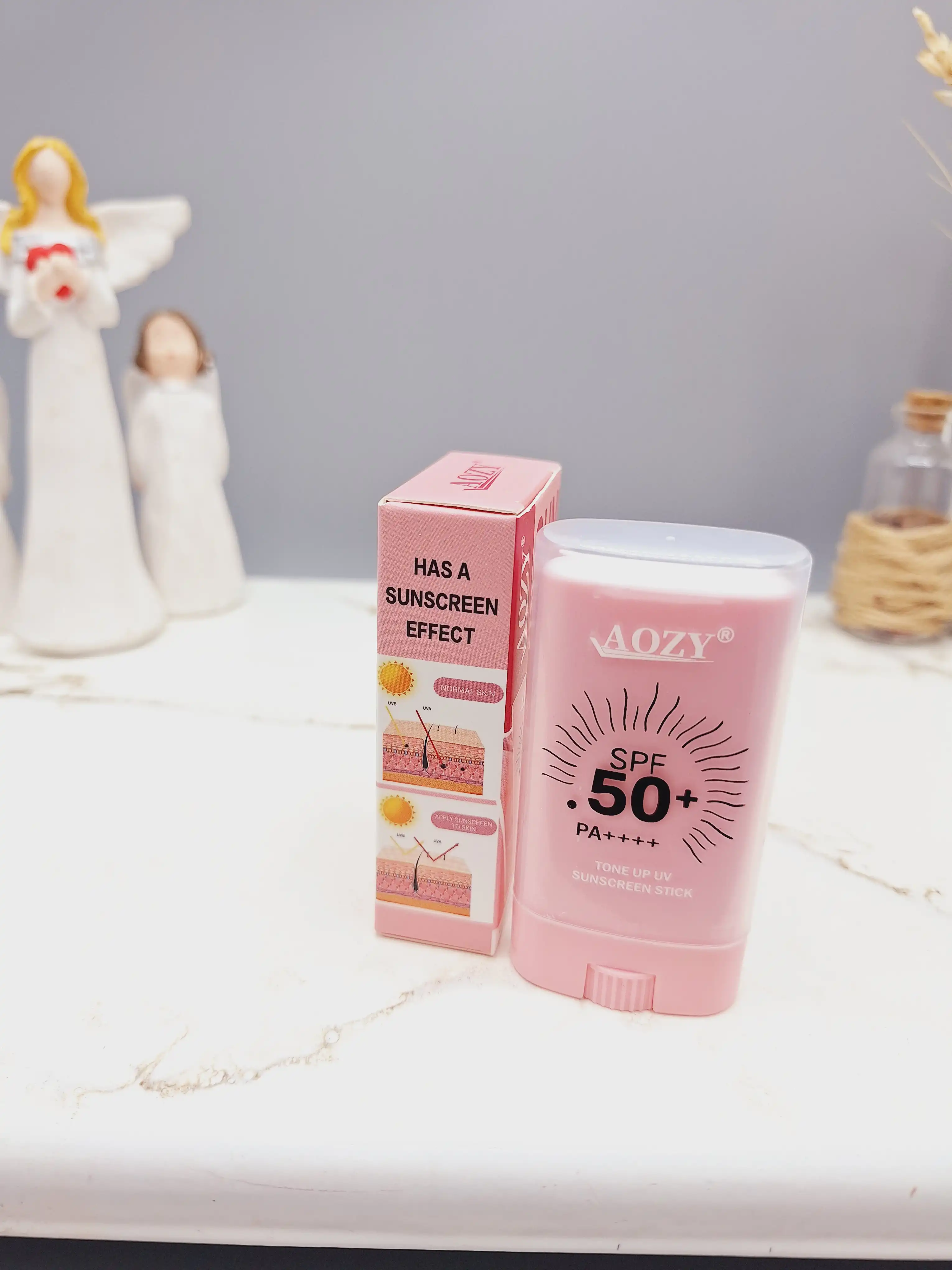 ضد آفتاب بی رنگ استیکی SPF 50 مناسب در برابر آفتاب با رایحه گل کد AB008