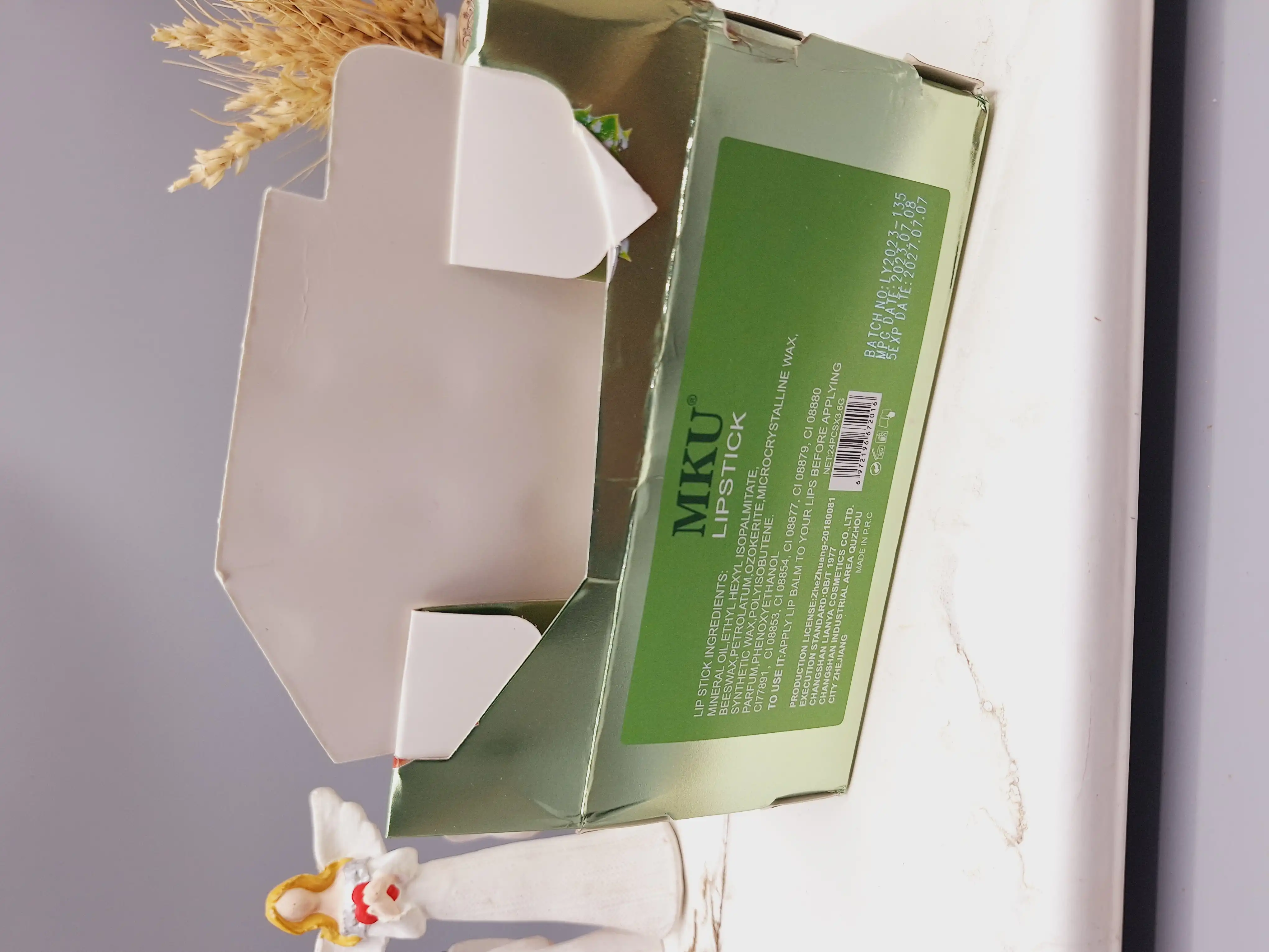 بالم لب مغذی آلوورا برند مجیک کد L29