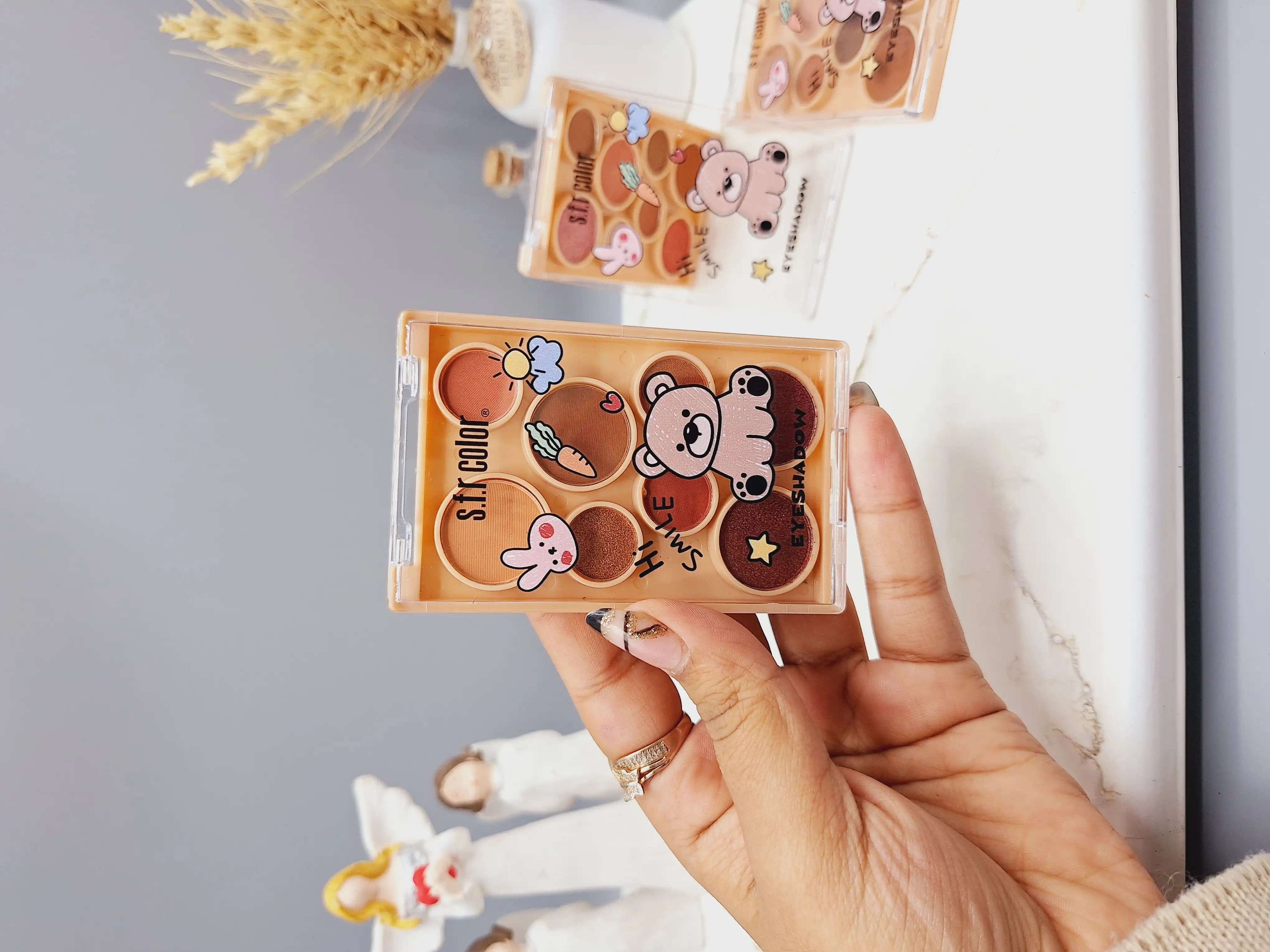 پالت سایه 8 تایی دایره ای طرح خرسی کد 8088